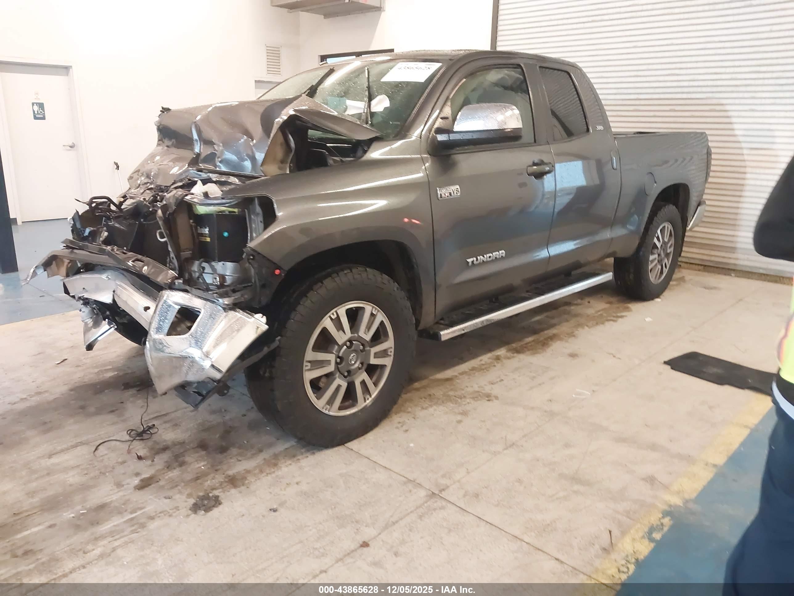 TOYOTA TUNDRA image 2