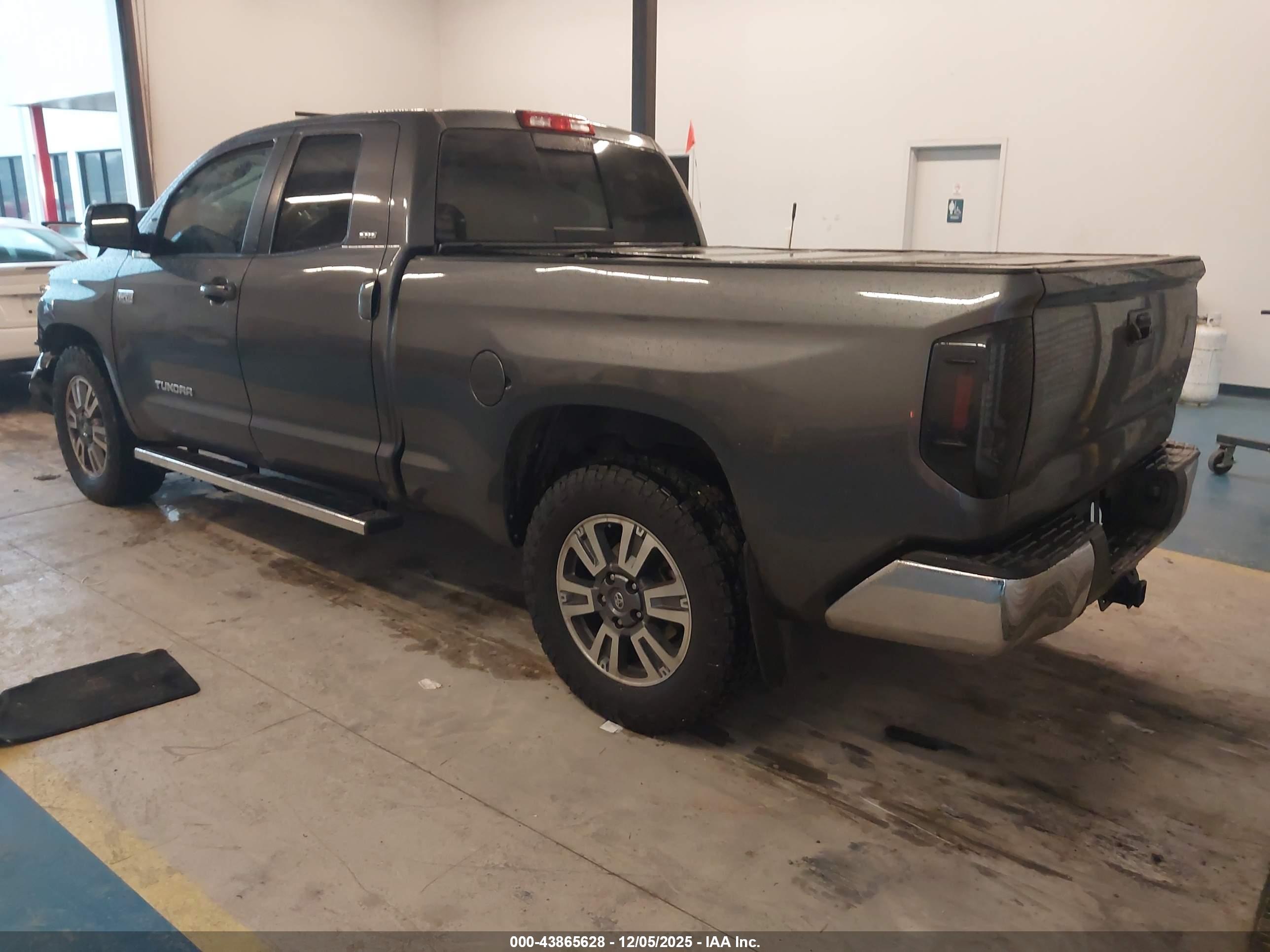 TOYOTA TUNDRA image 3