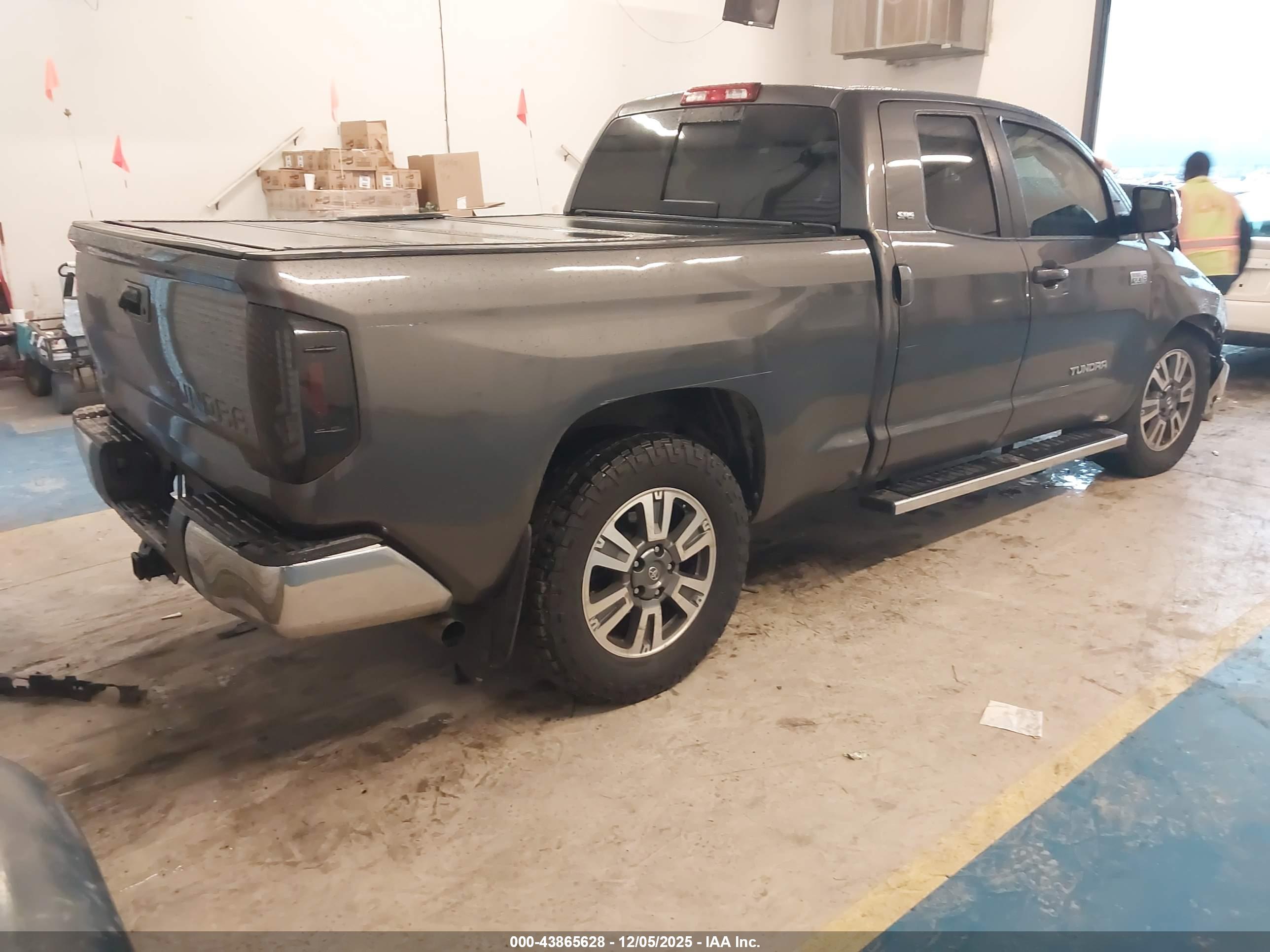 TOYOTA TUNDRA image 4