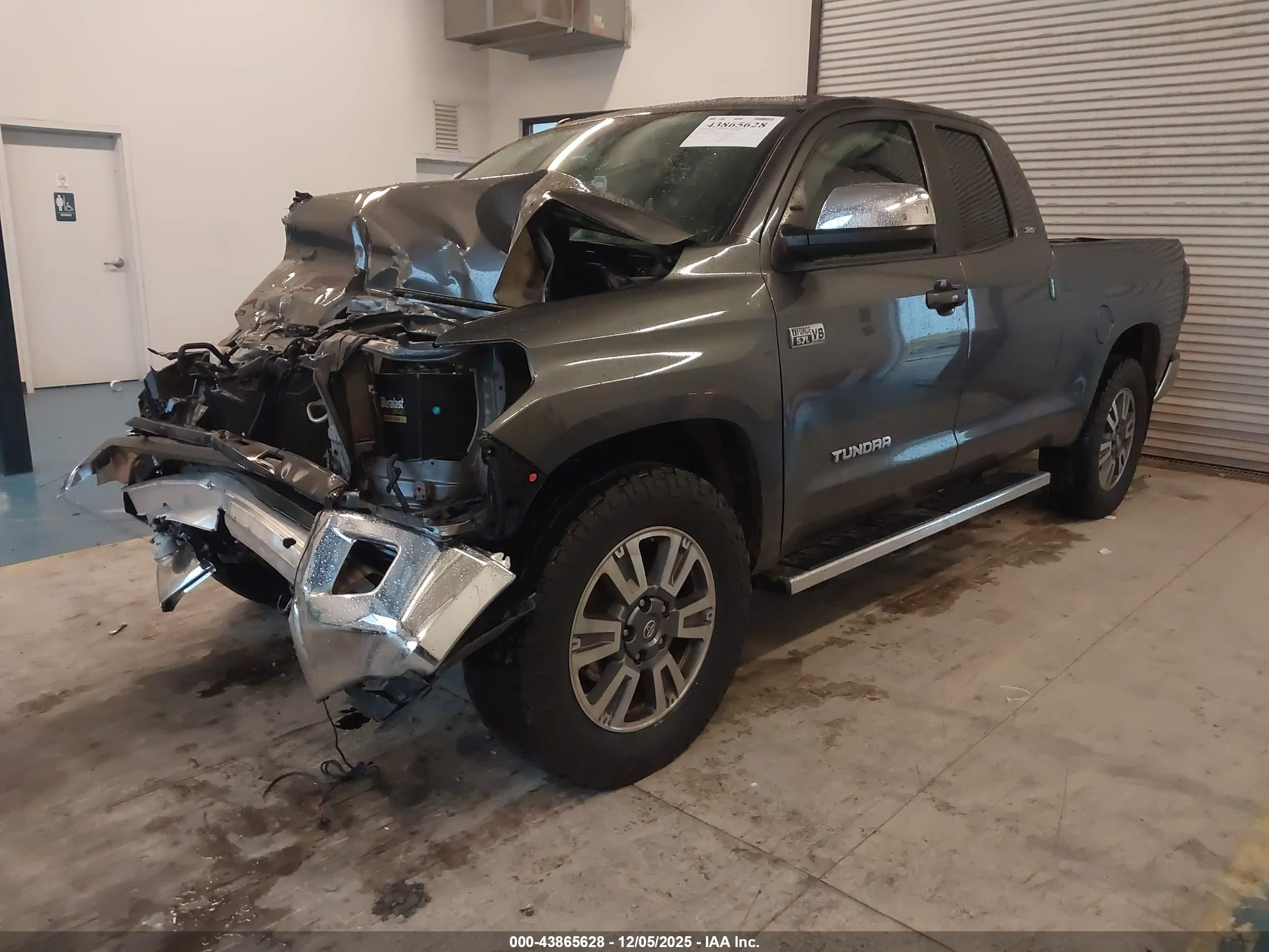 TOYOTA TUNDRA image 6