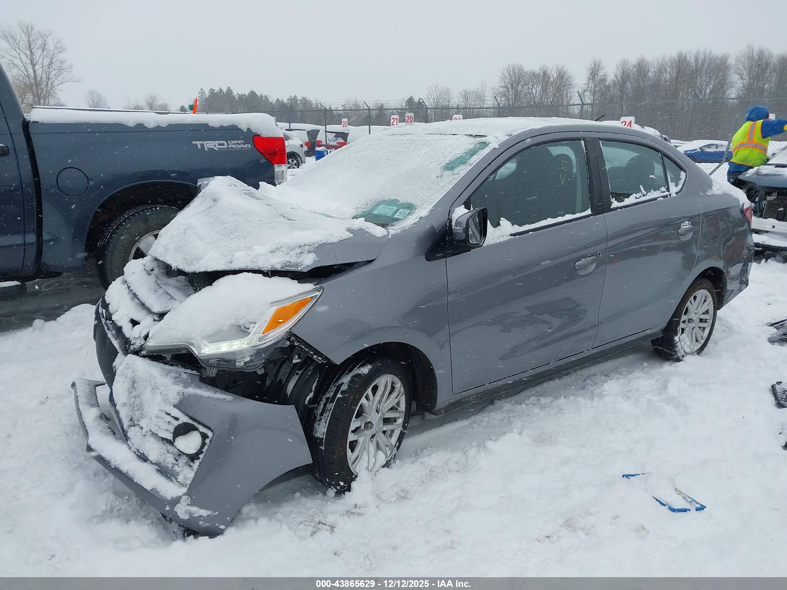 MITSUBISHI MIRAGE image 2