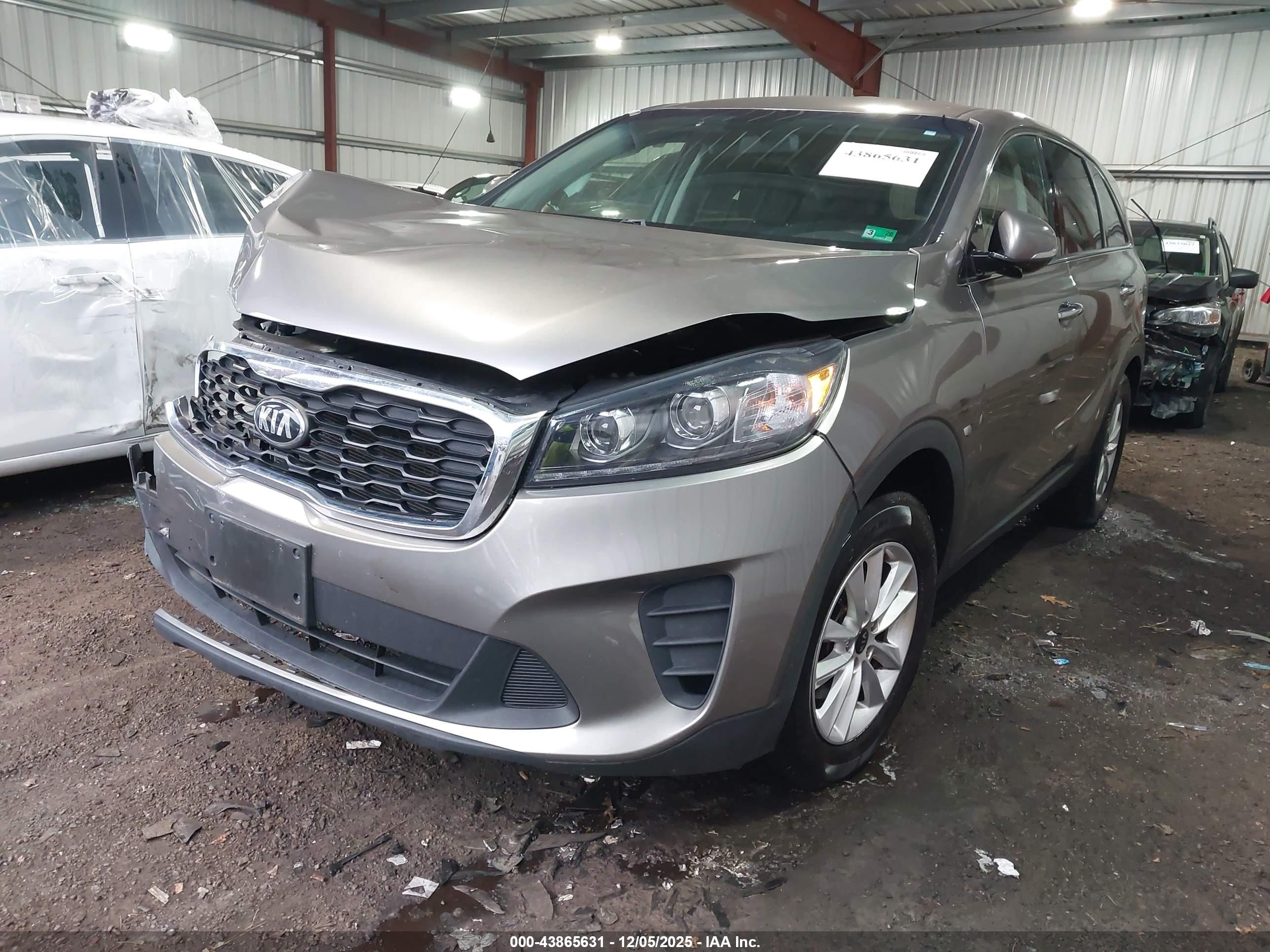 KIA SORENTO image 2