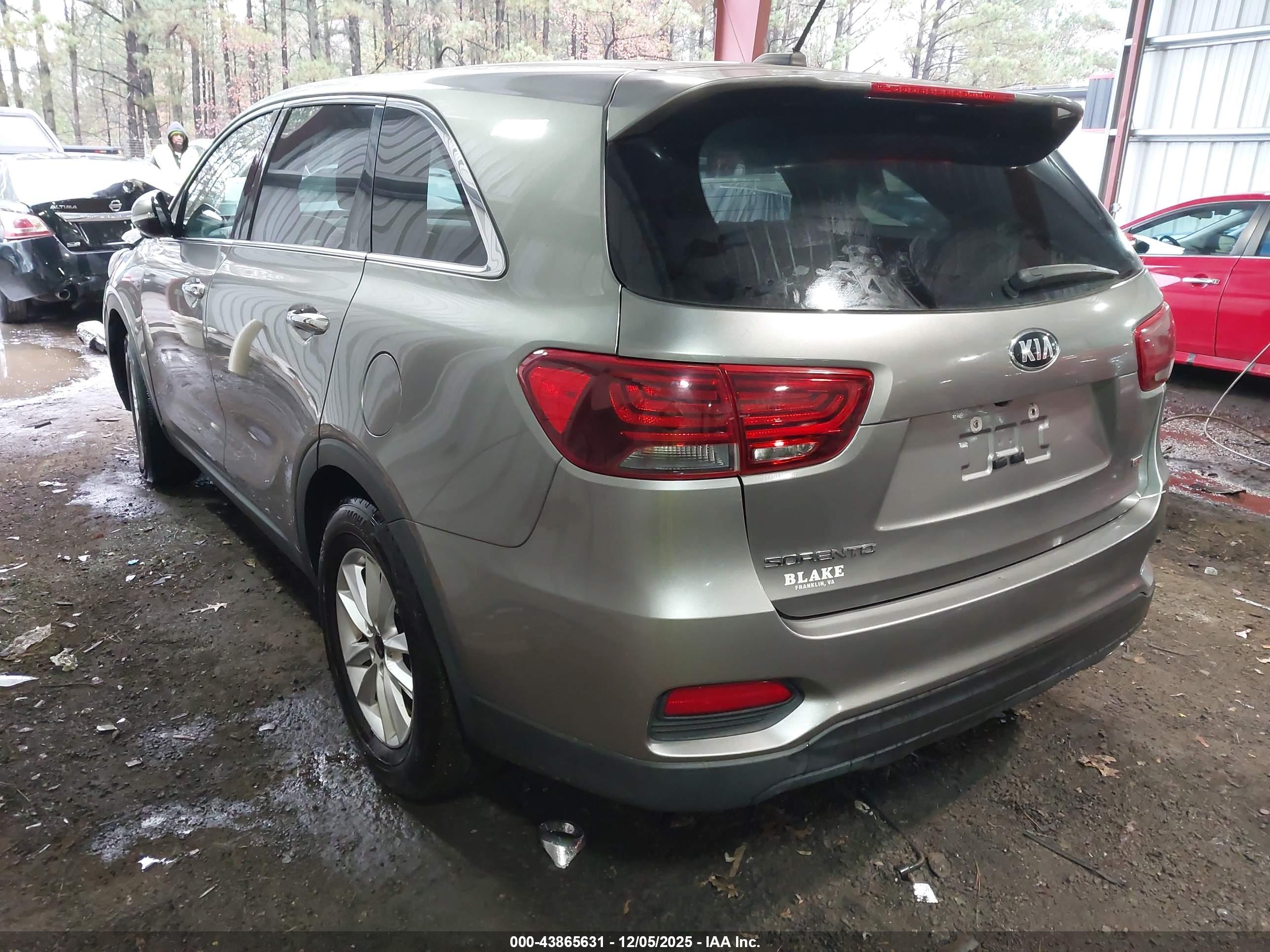 KIA SORENTO image 3
