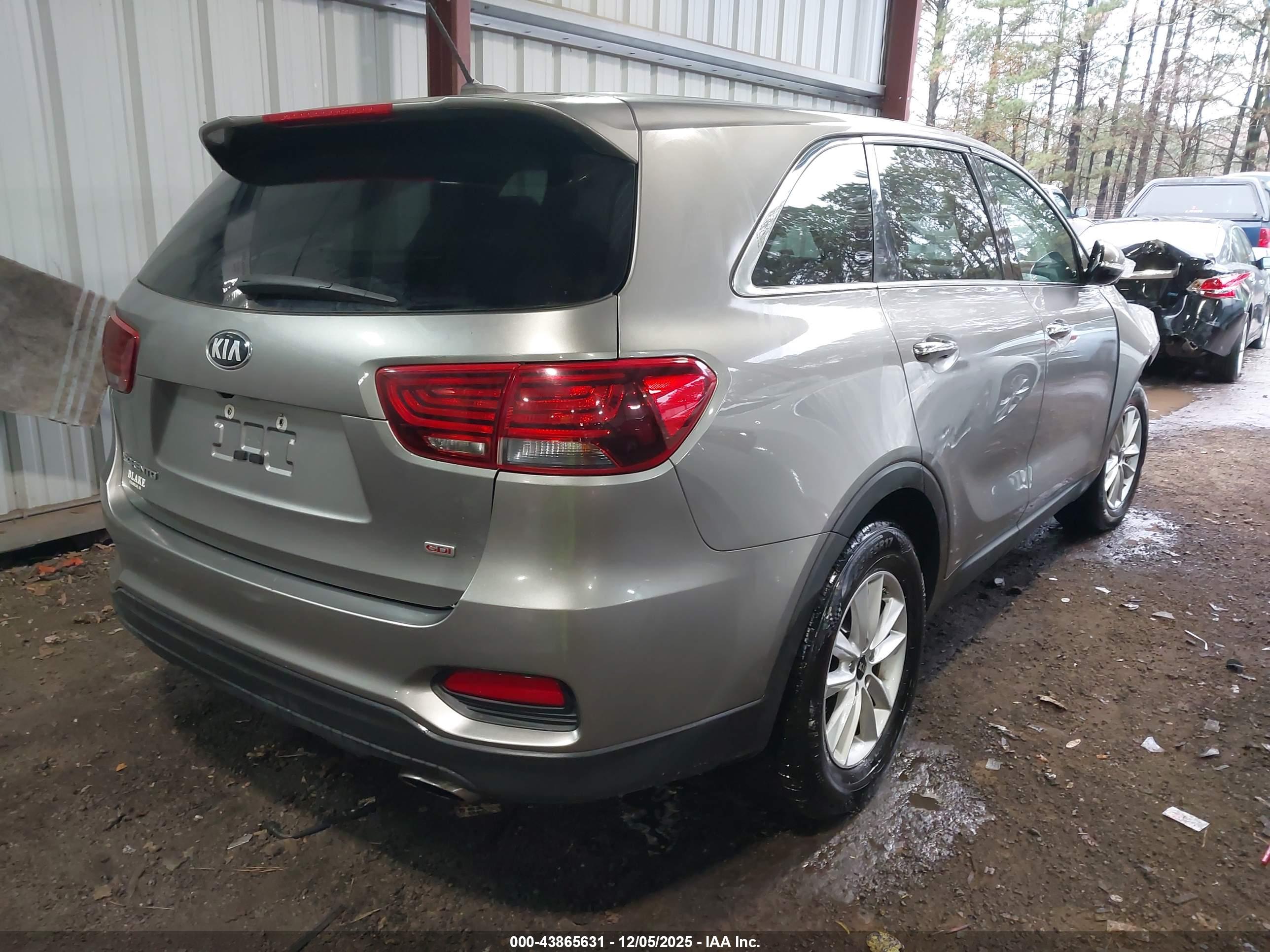 KIA SORENTO image 4