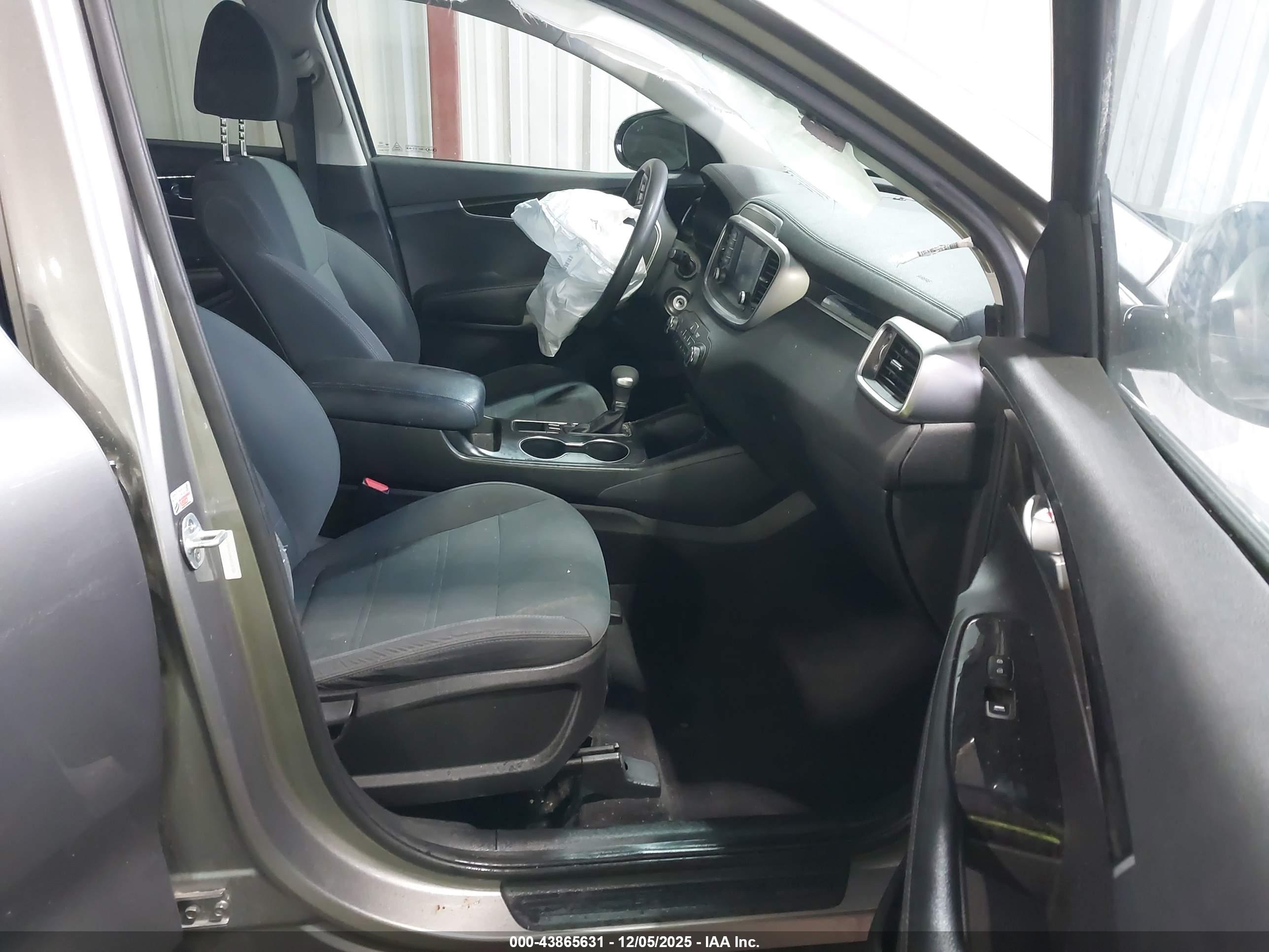 KIA SORENTO image 5