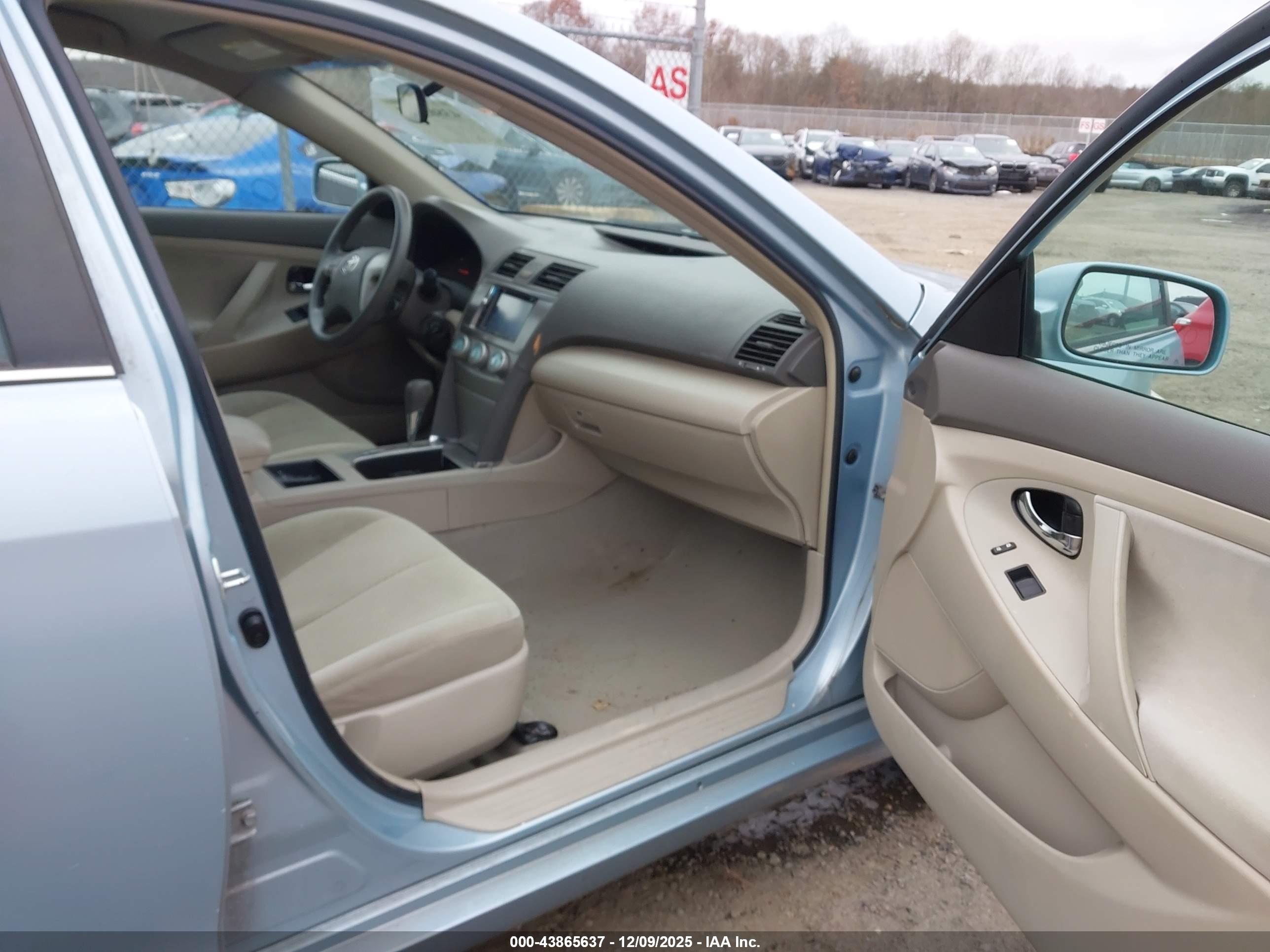 TOYOTA CAMRY image 5