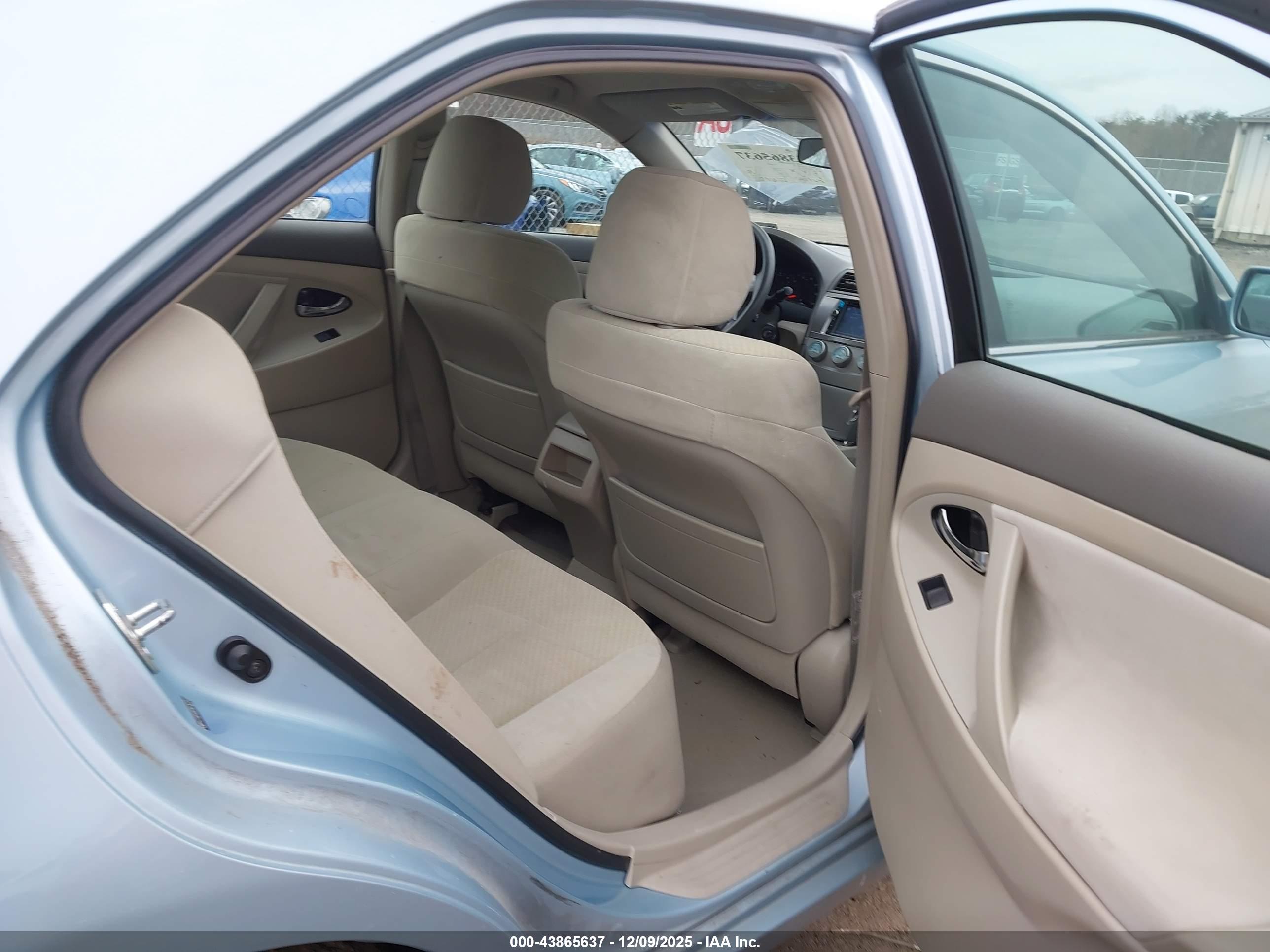 TOYOTA CAMRY image 8