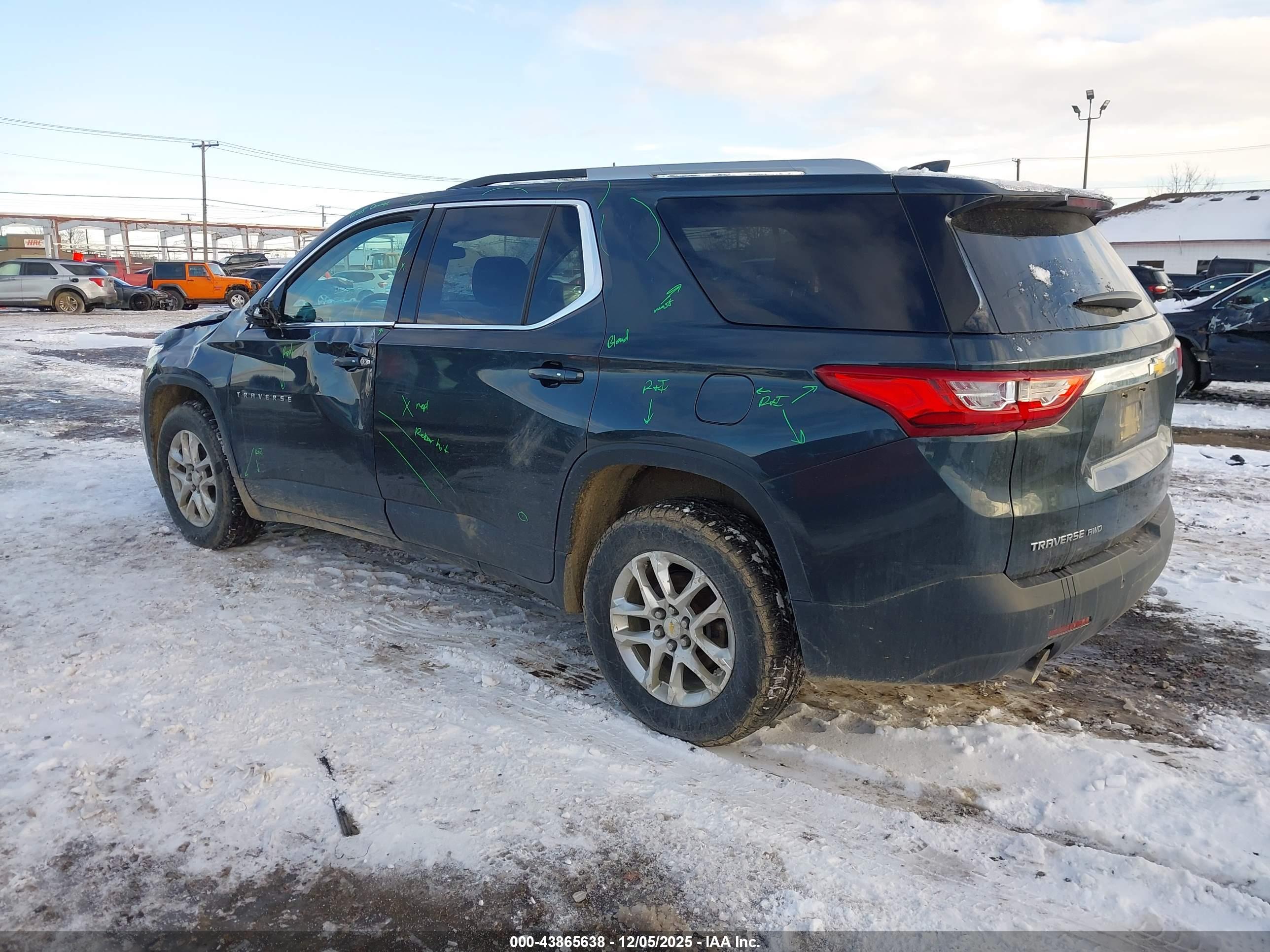 CHEVROLET TRAVERSE image 3