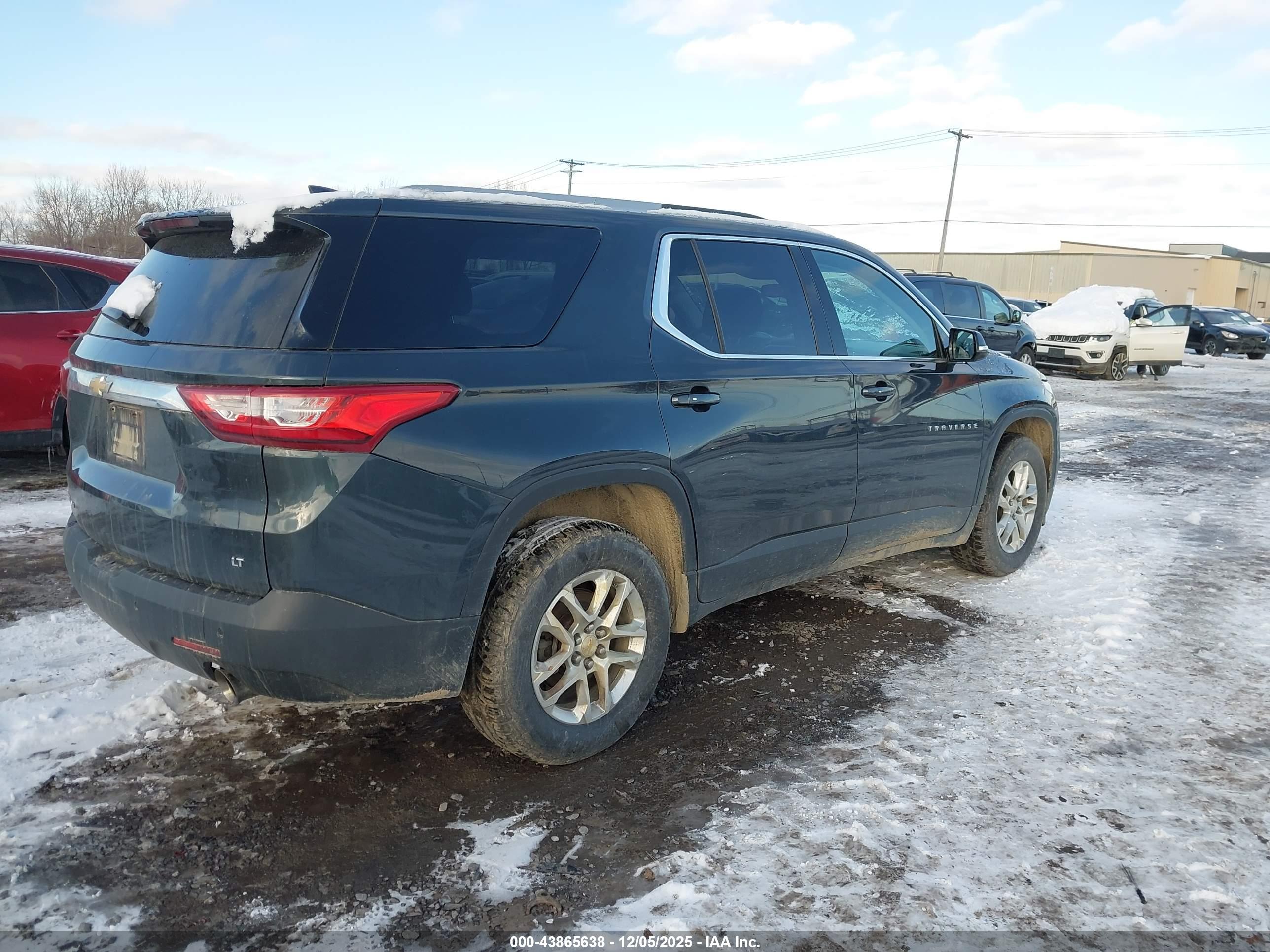 CHEVROLET TRAVERSE image 4