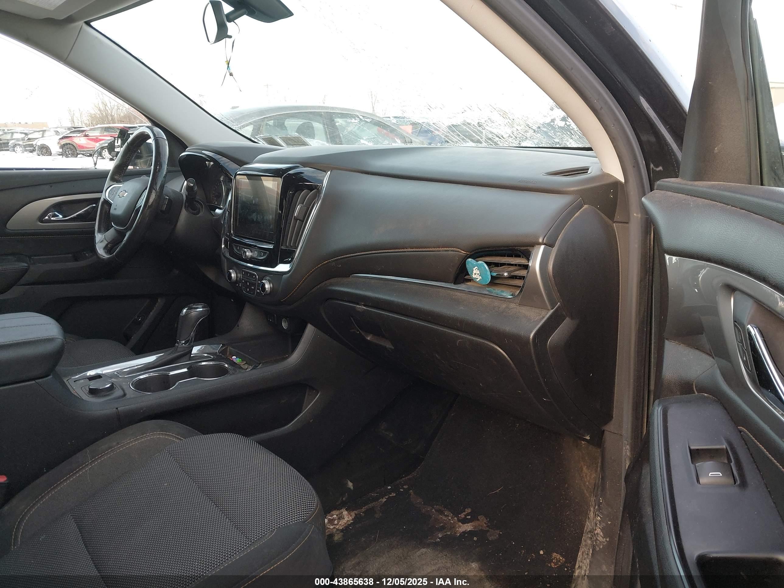 CHEVROLET TRAVERSE image 5