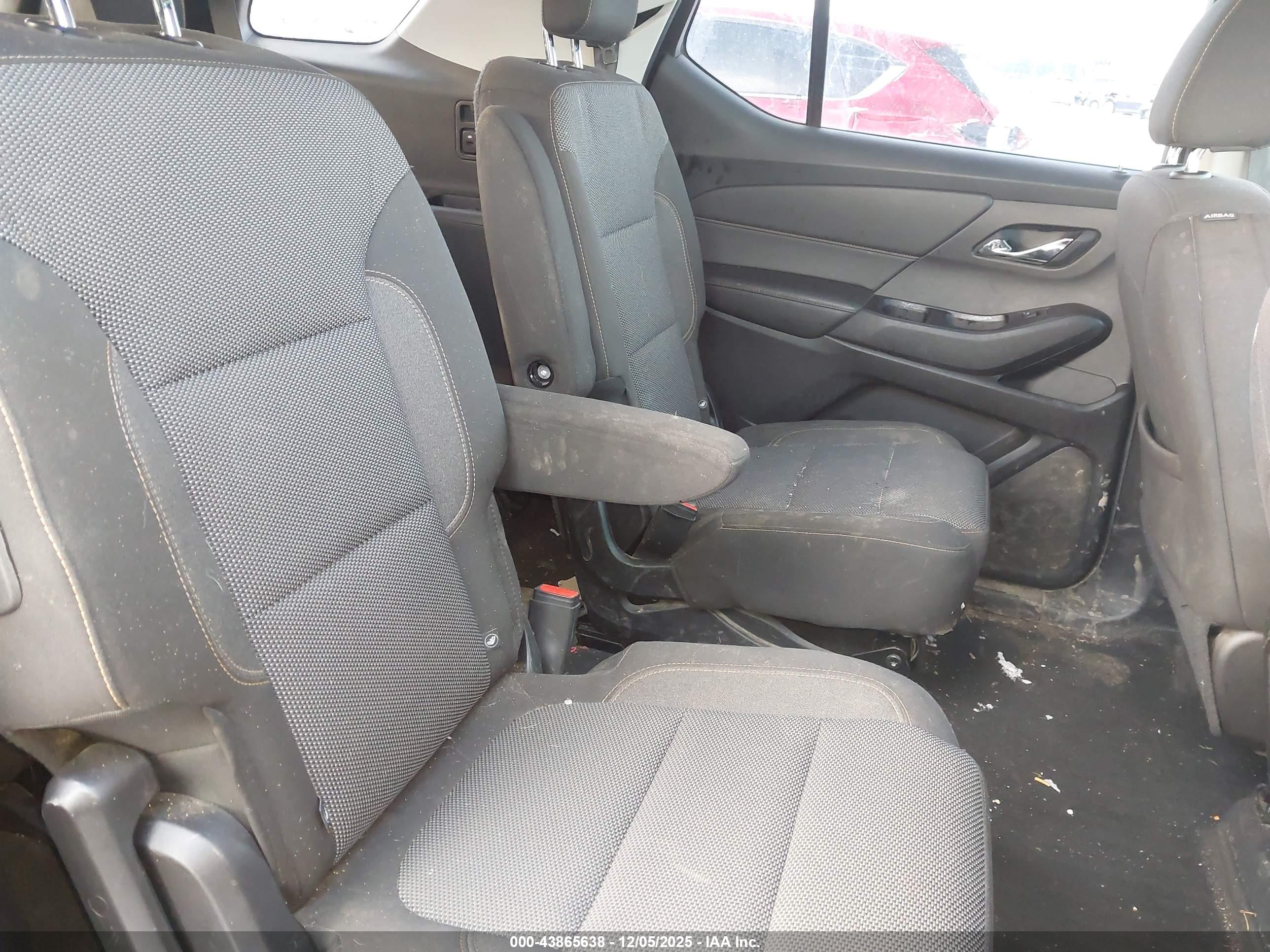 CHEVROLET TRAVERSE image 8