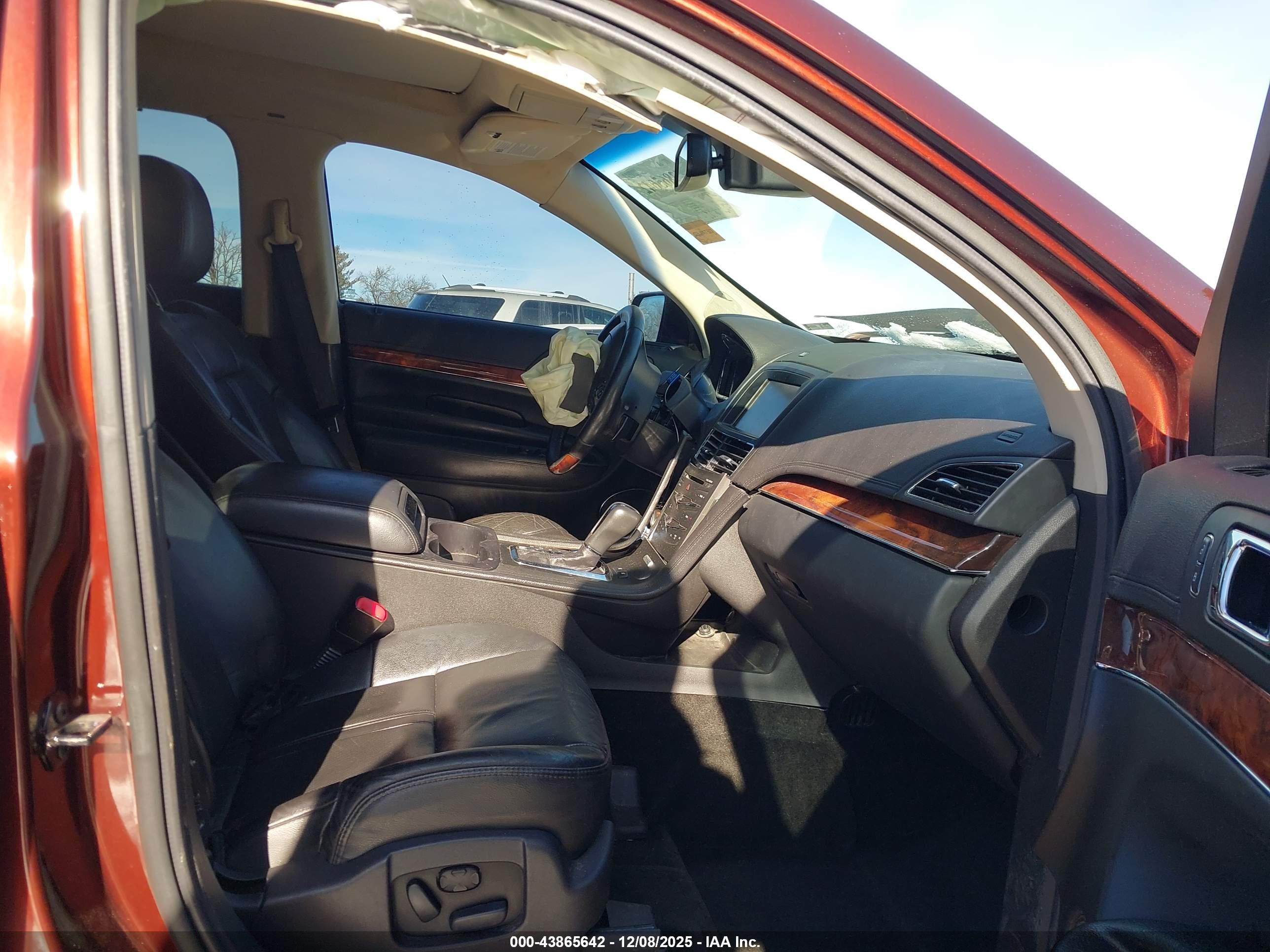 LINCOLN MKT image 5