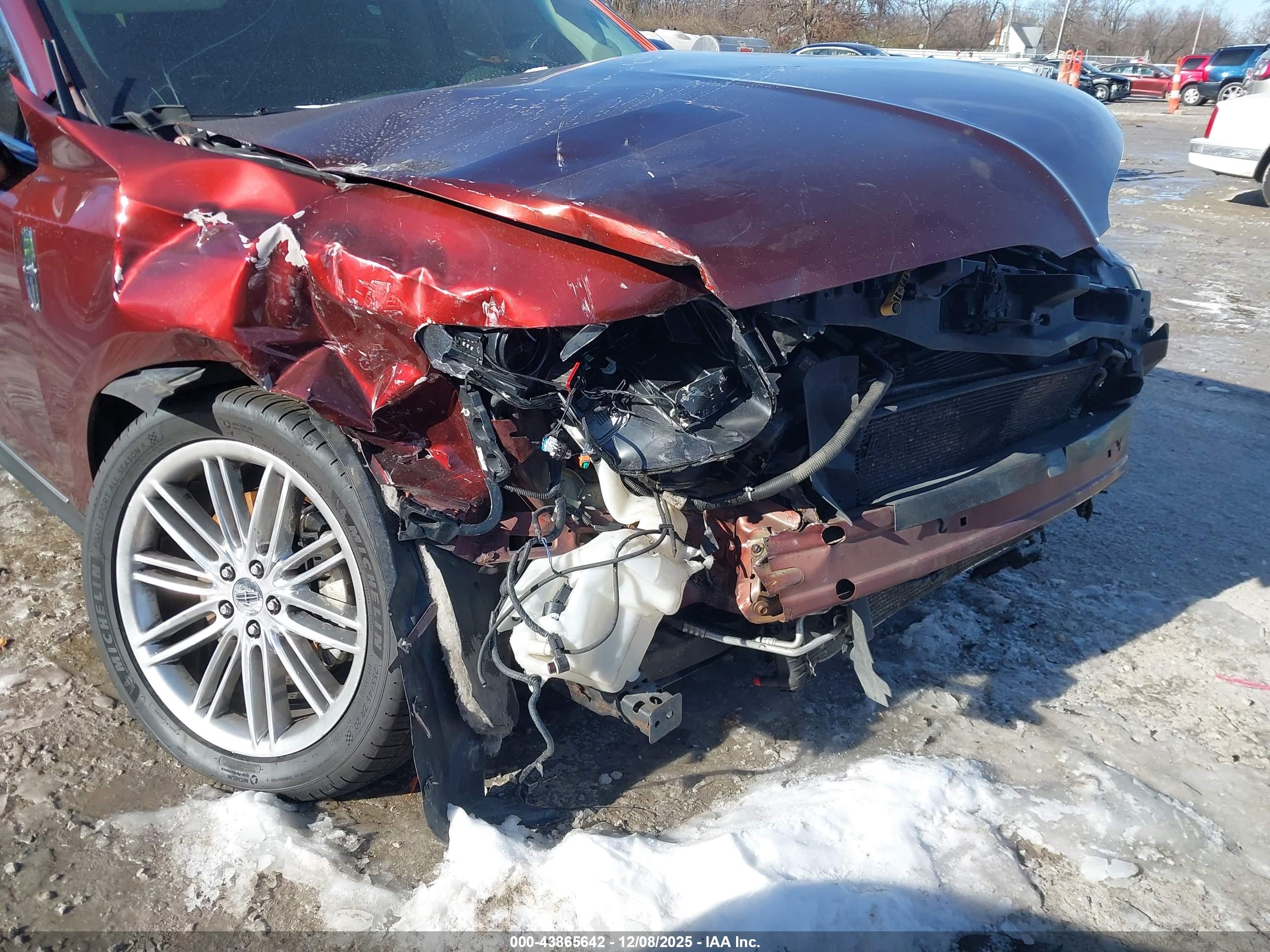 LINCOLN MKT image 6