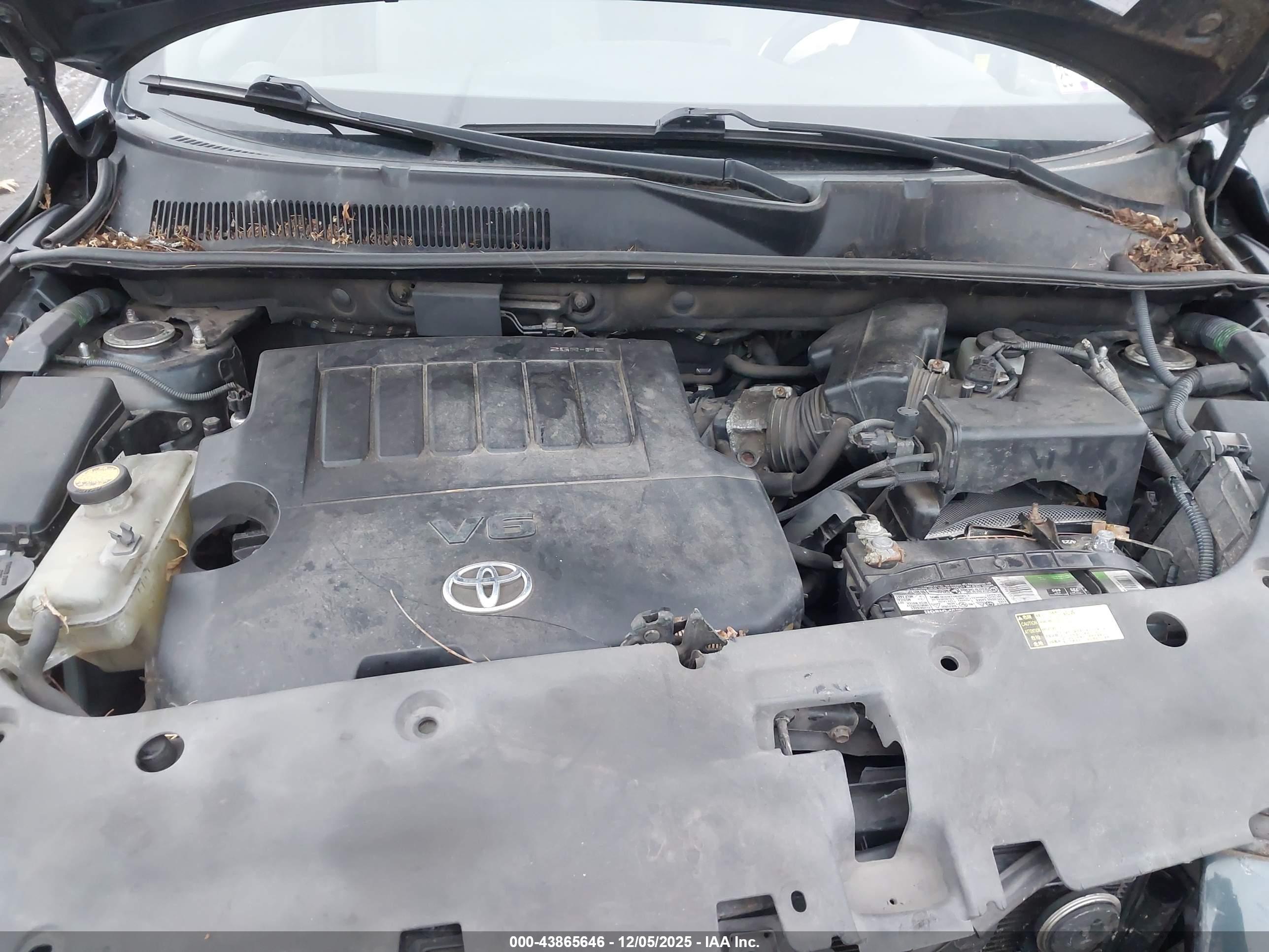 TOYOTA RAV4 image 10