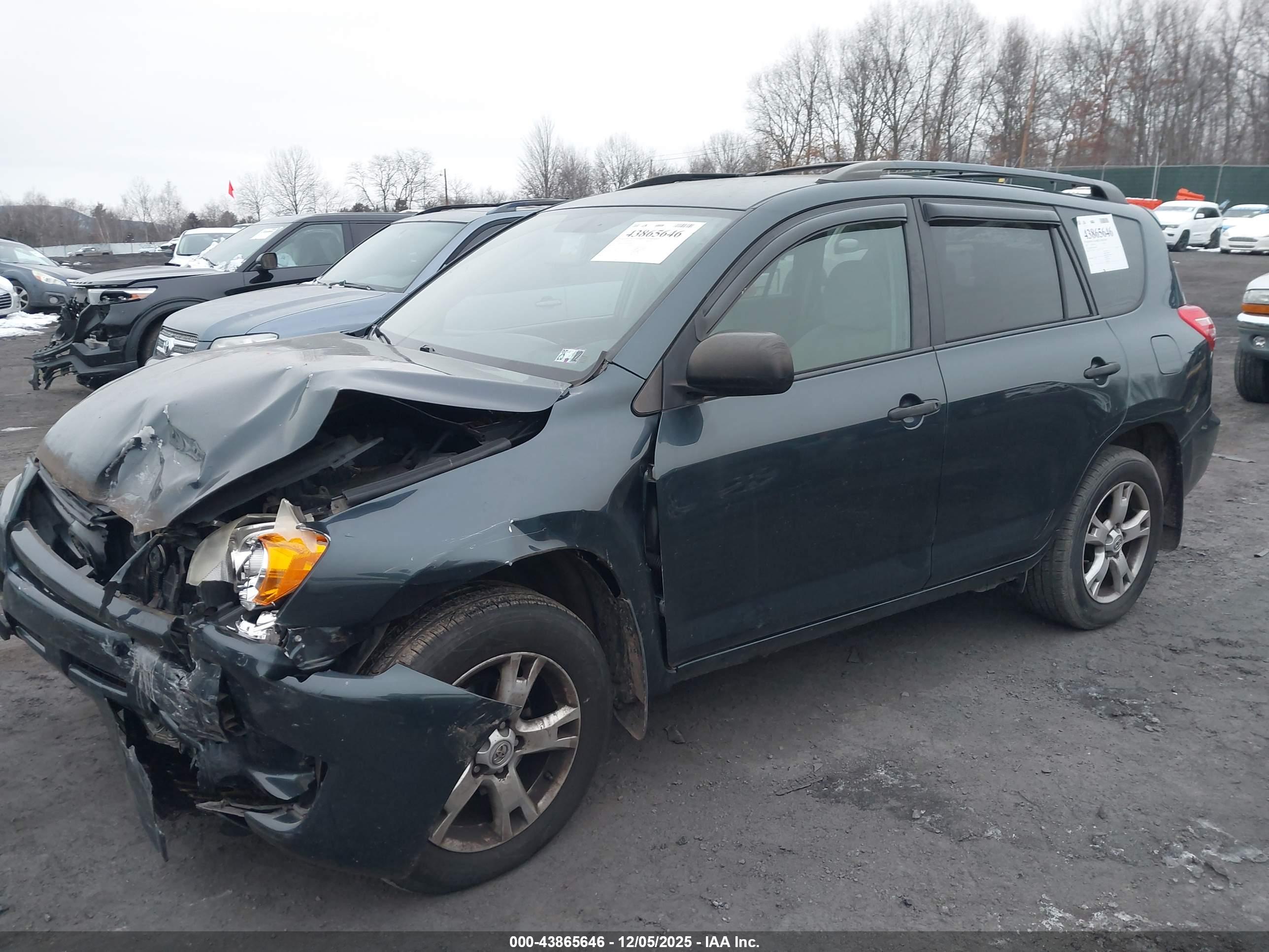 TOYOTA RAV4 image 2