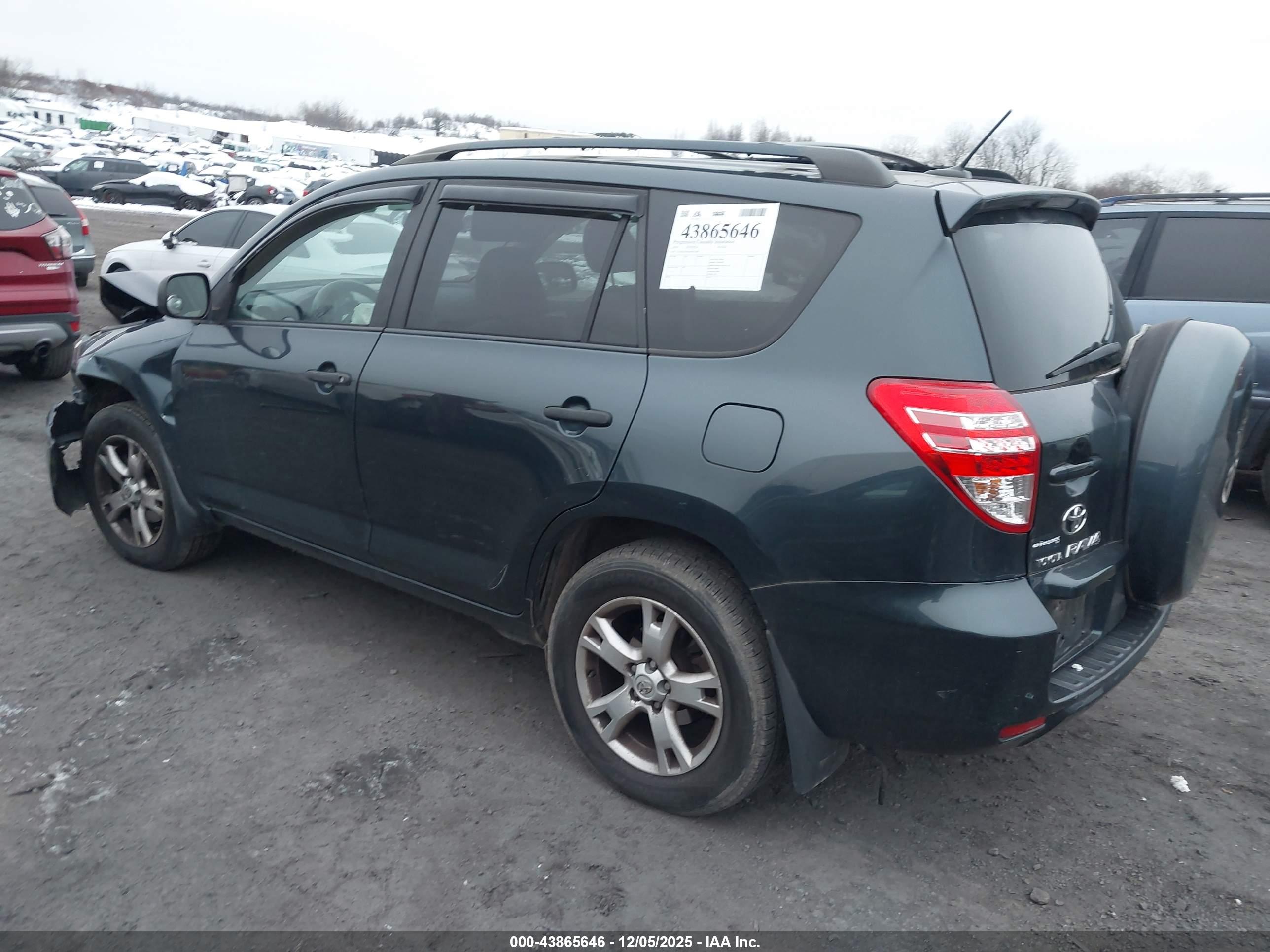 TOYOTA RAV4 image 3