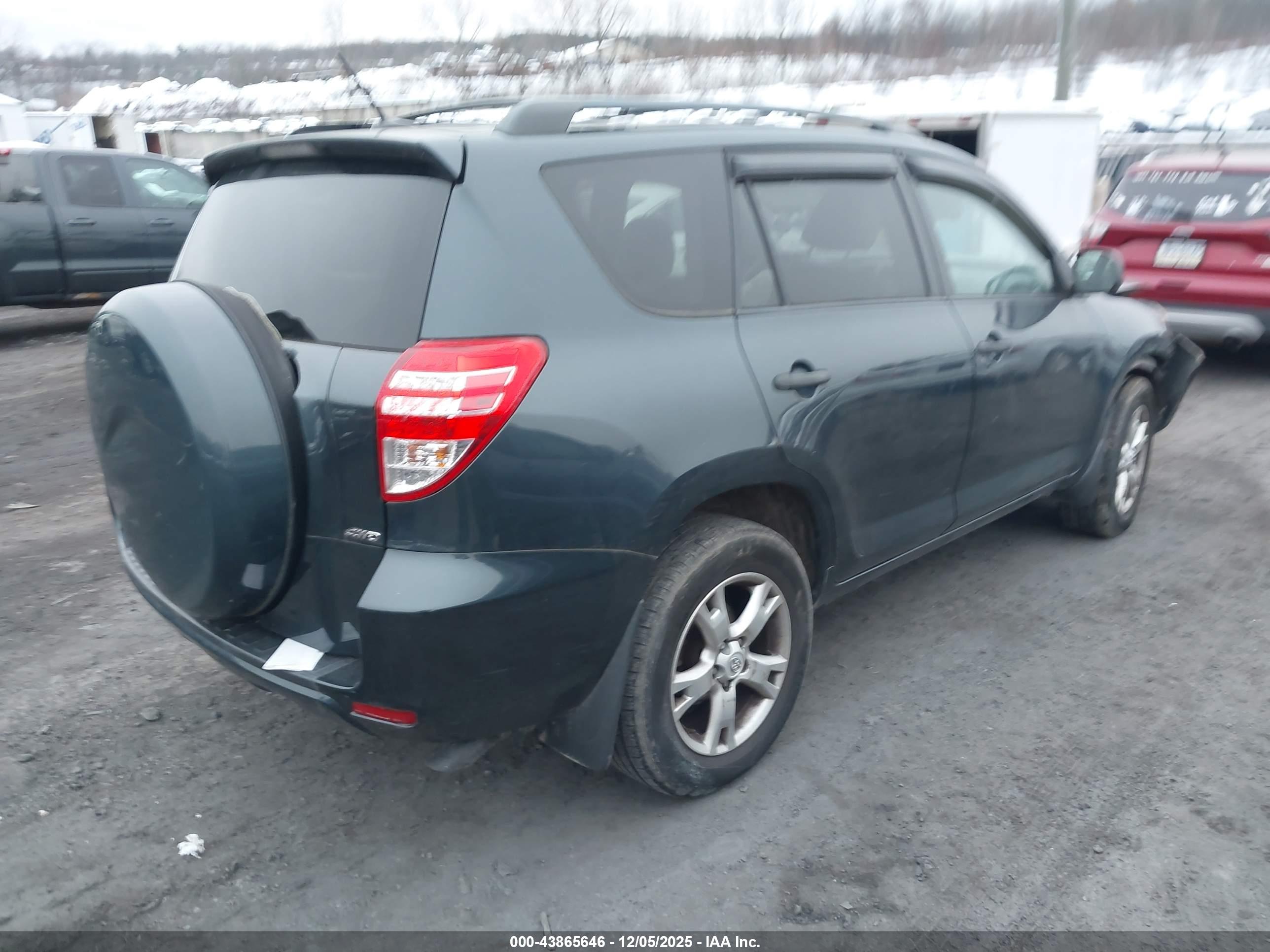 TOYOTA RAV4 image 4