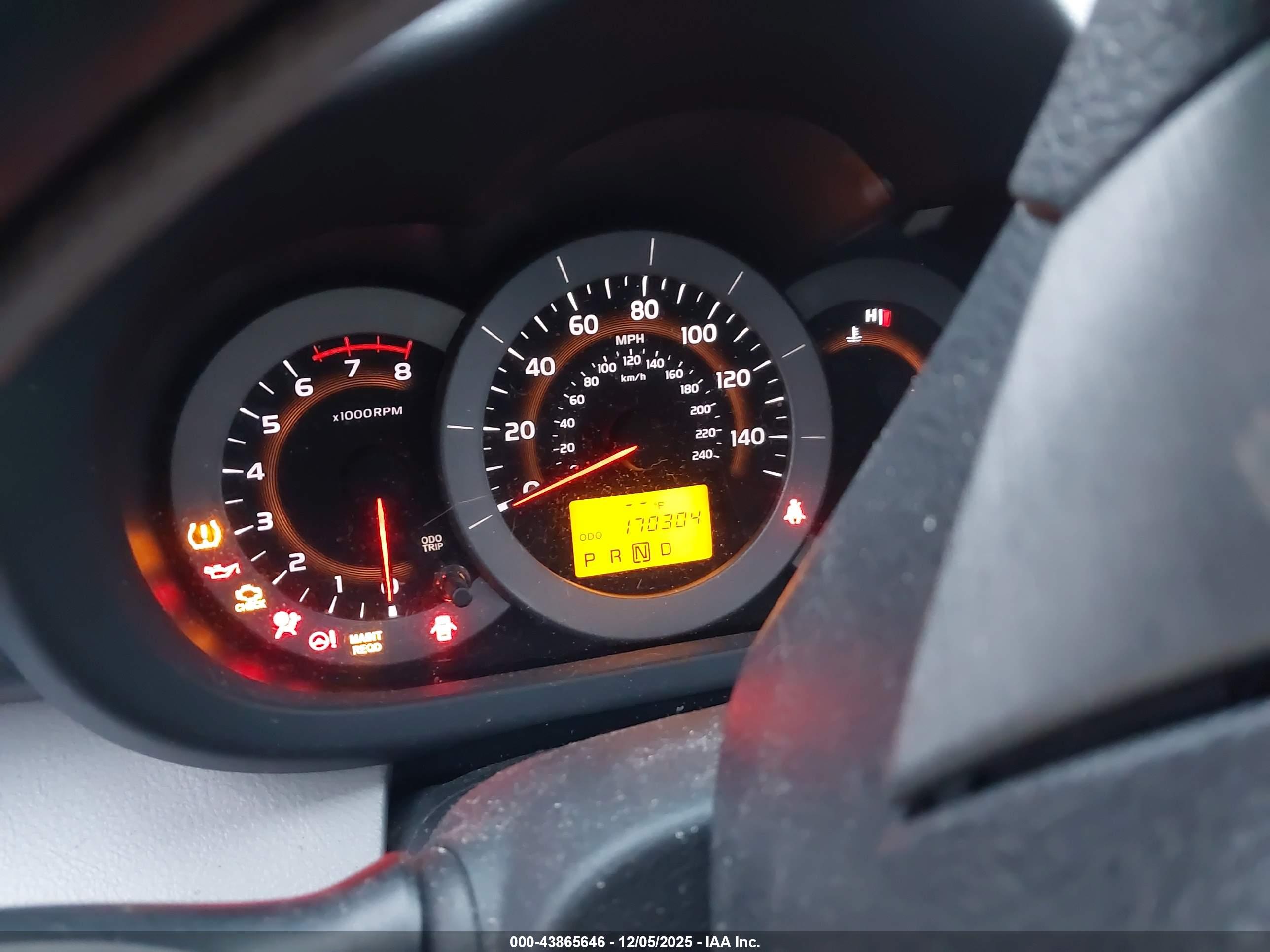 TOYOTA RAV4 image 7