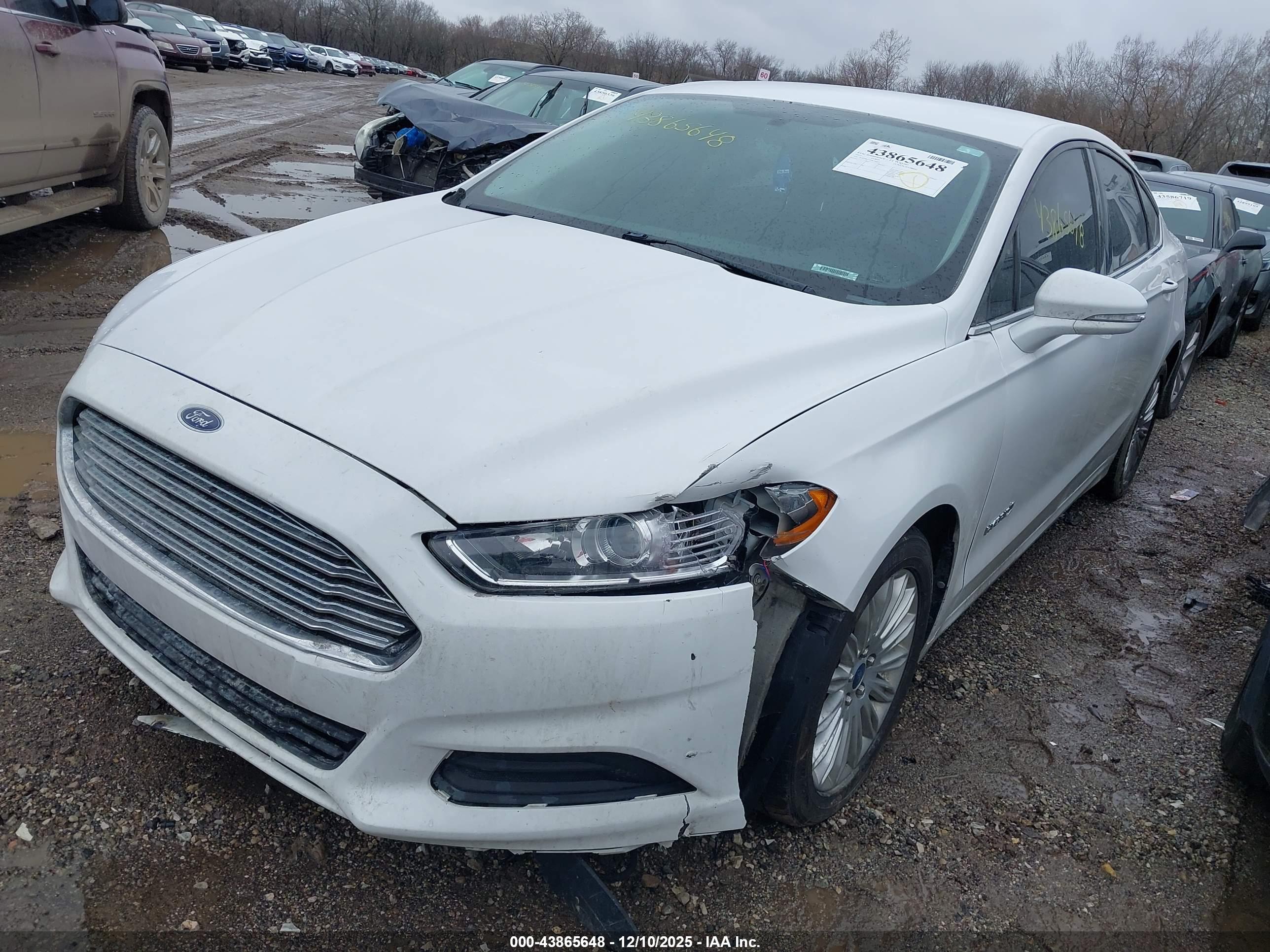 FORD FUSION image 2
