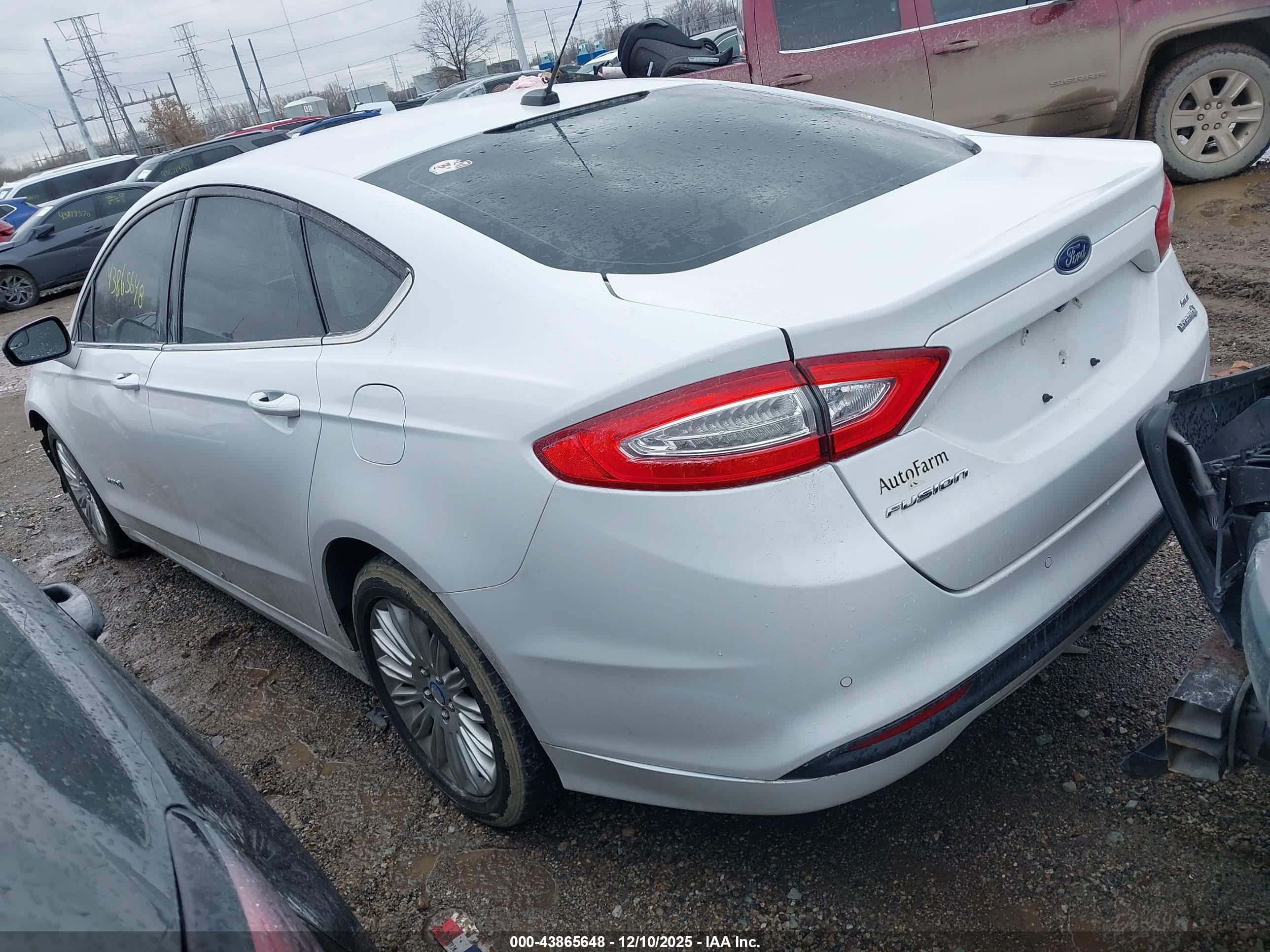 FORD FUSION image 3