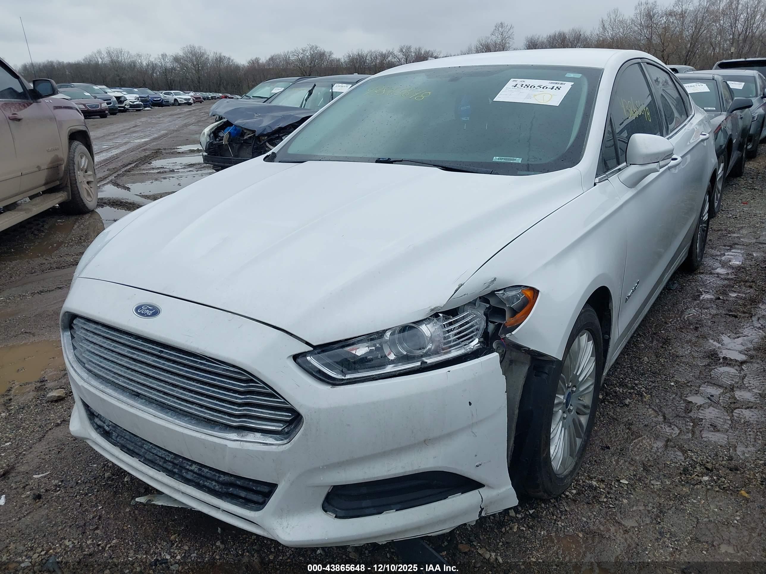 FORD FUSION image 6