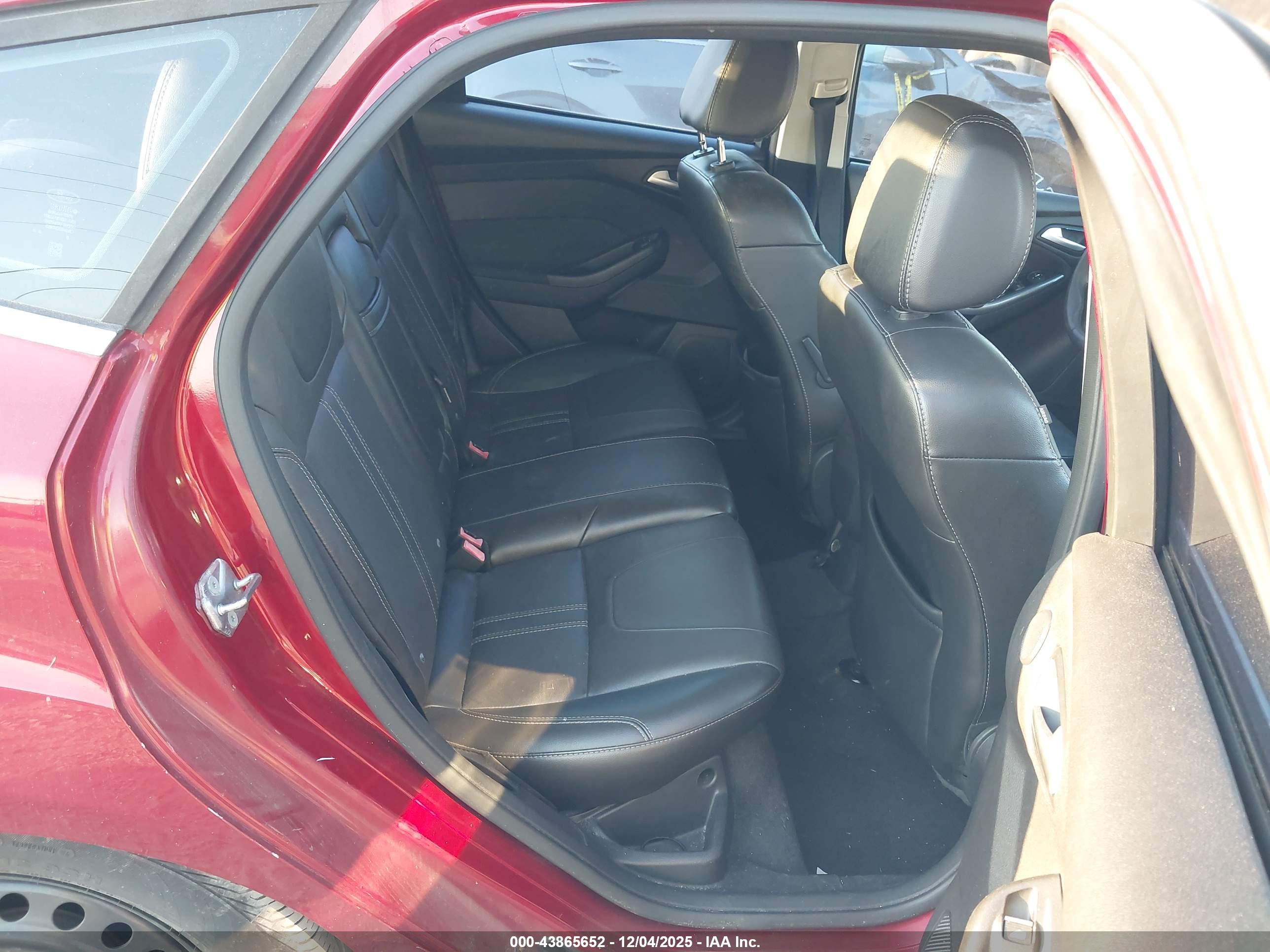 FORD FOCUS image 8