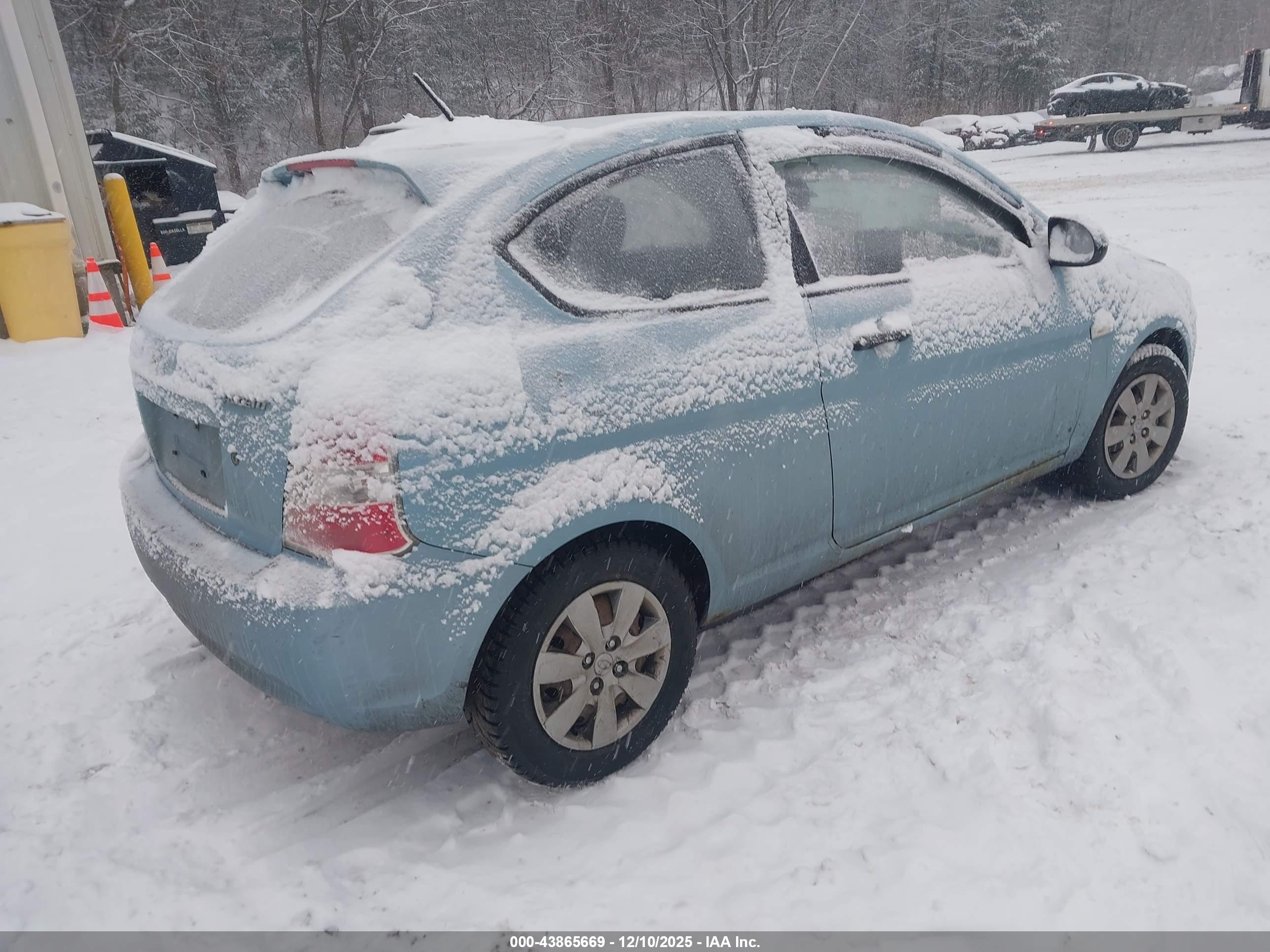 HYUNDAI ACCENT image 4