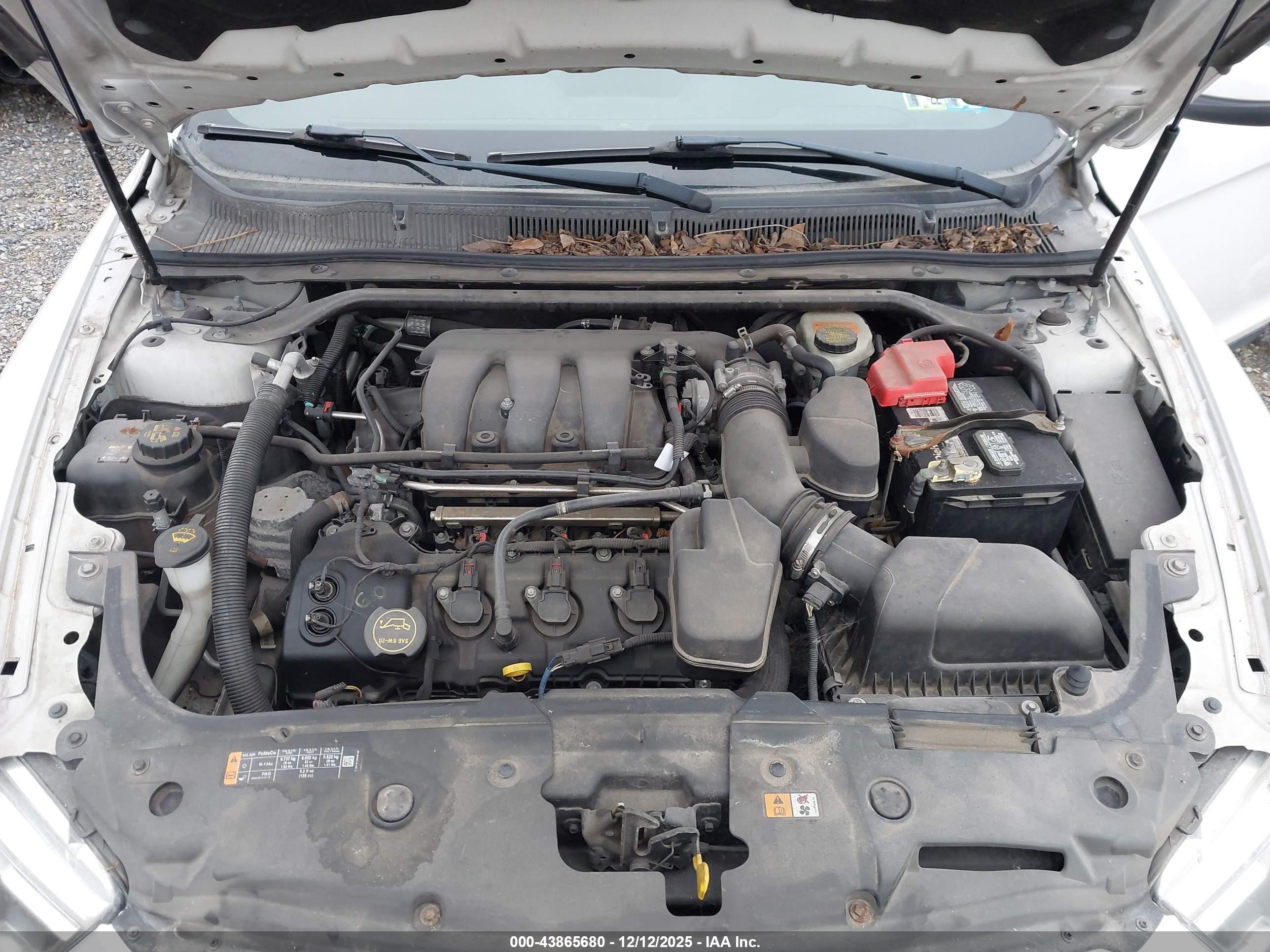 FORD TAURUS image 10