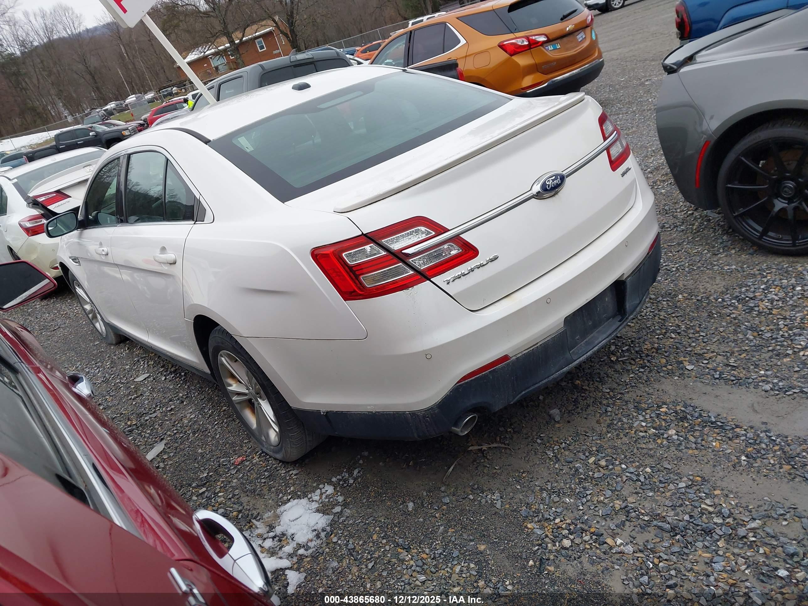 FORD TAURUS image 3
