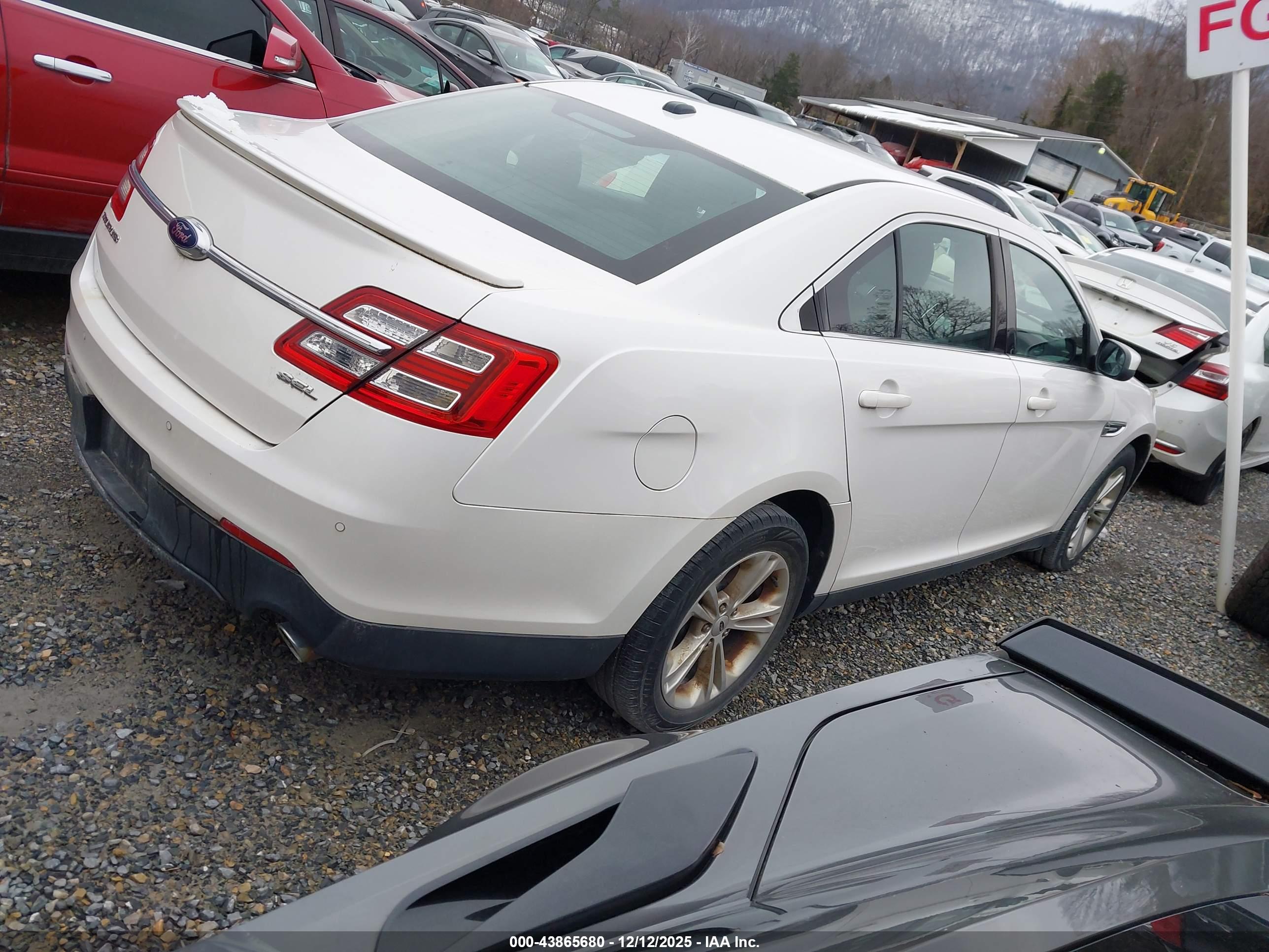 FORD TAURUS image 4