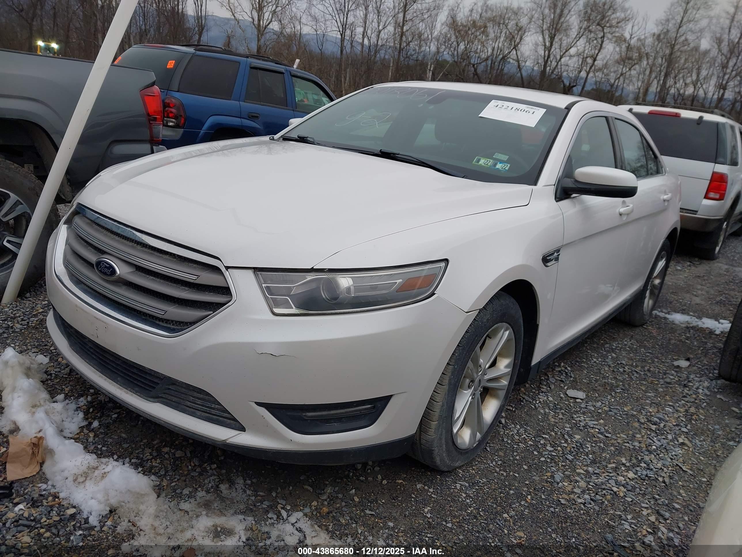 FORD TAURUS image 6