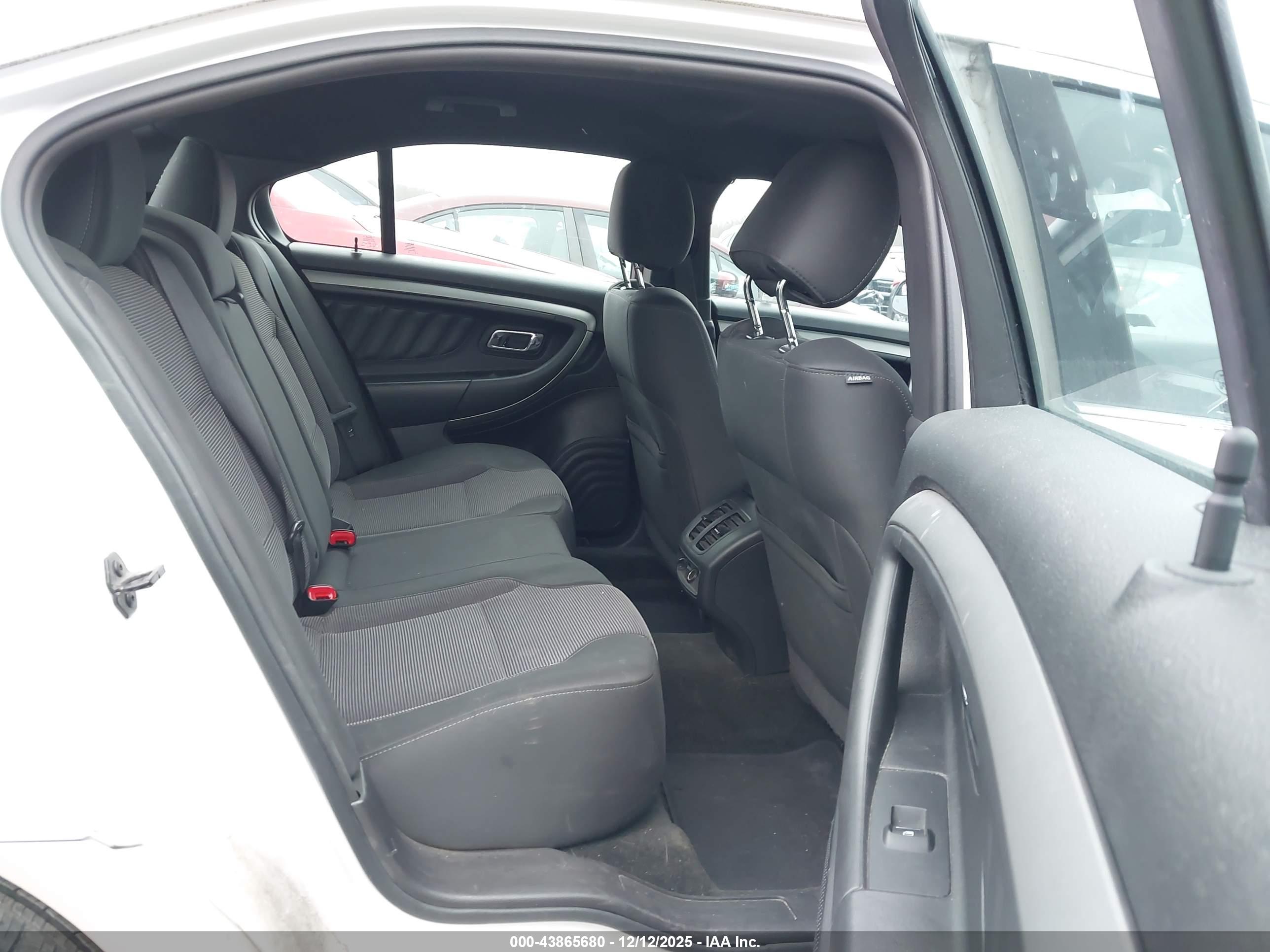 FORD TAURUS image 8