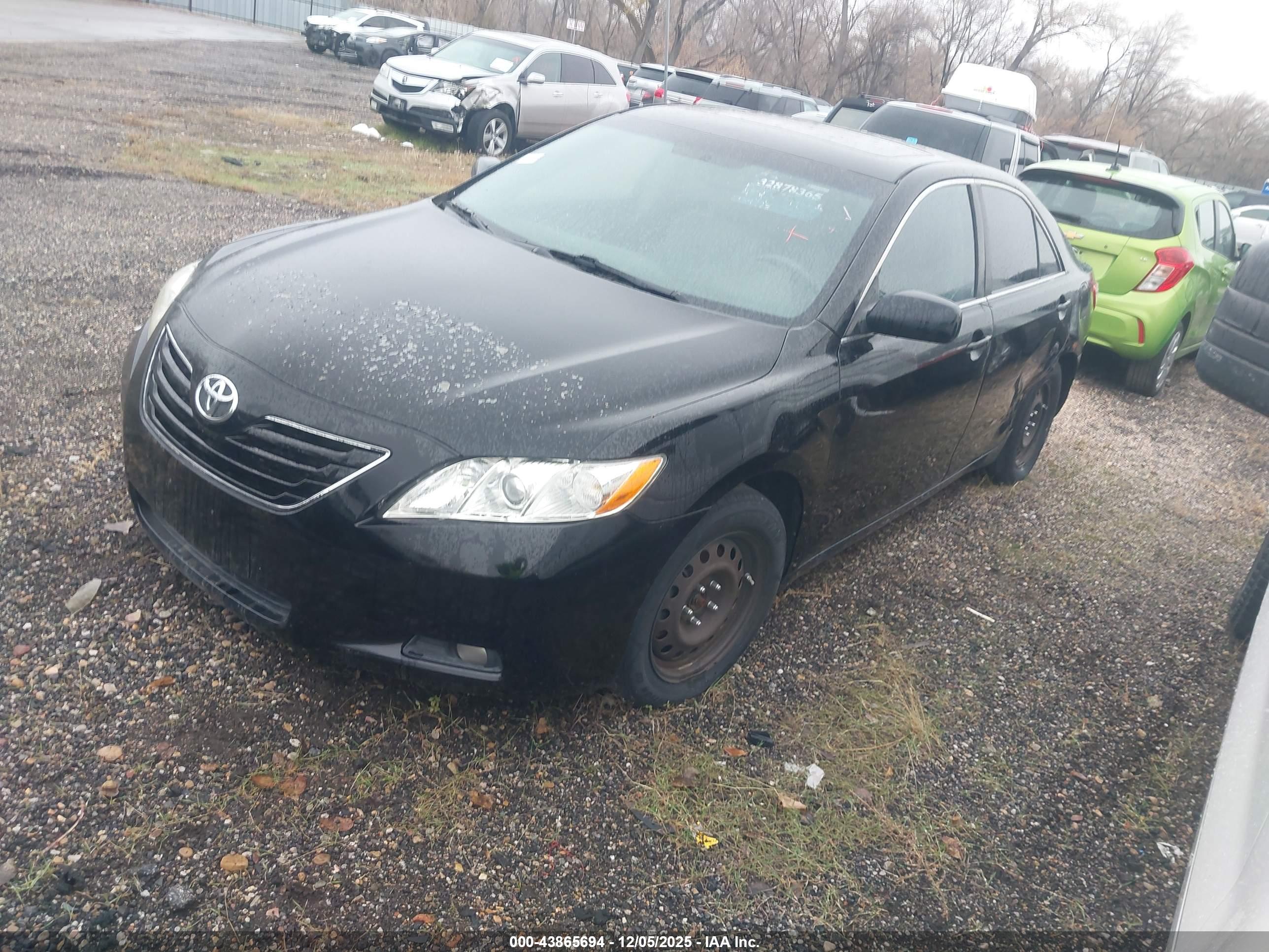 TOYOTA CAMRY image 2