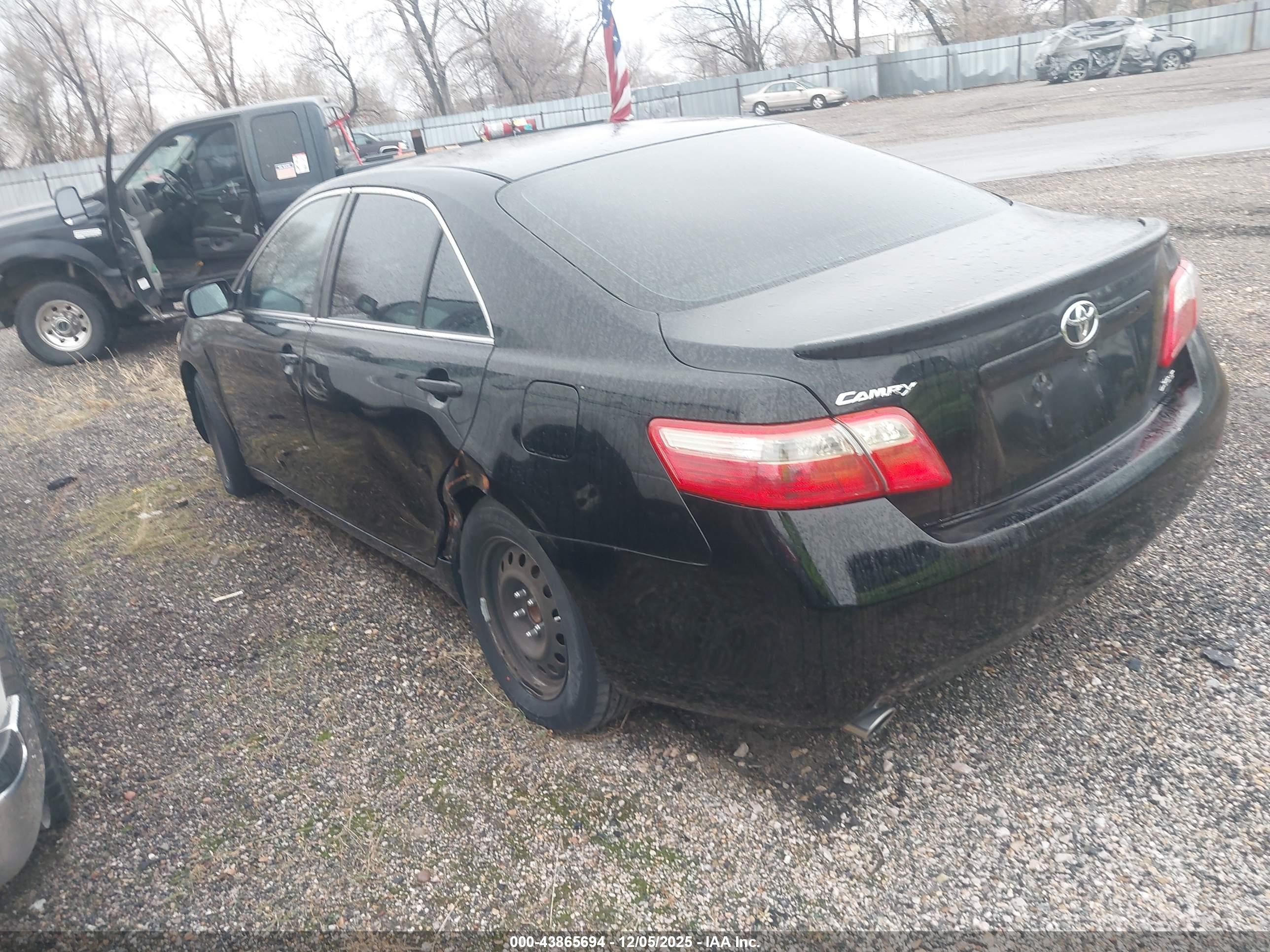 TOYOTA CAMRY image 3