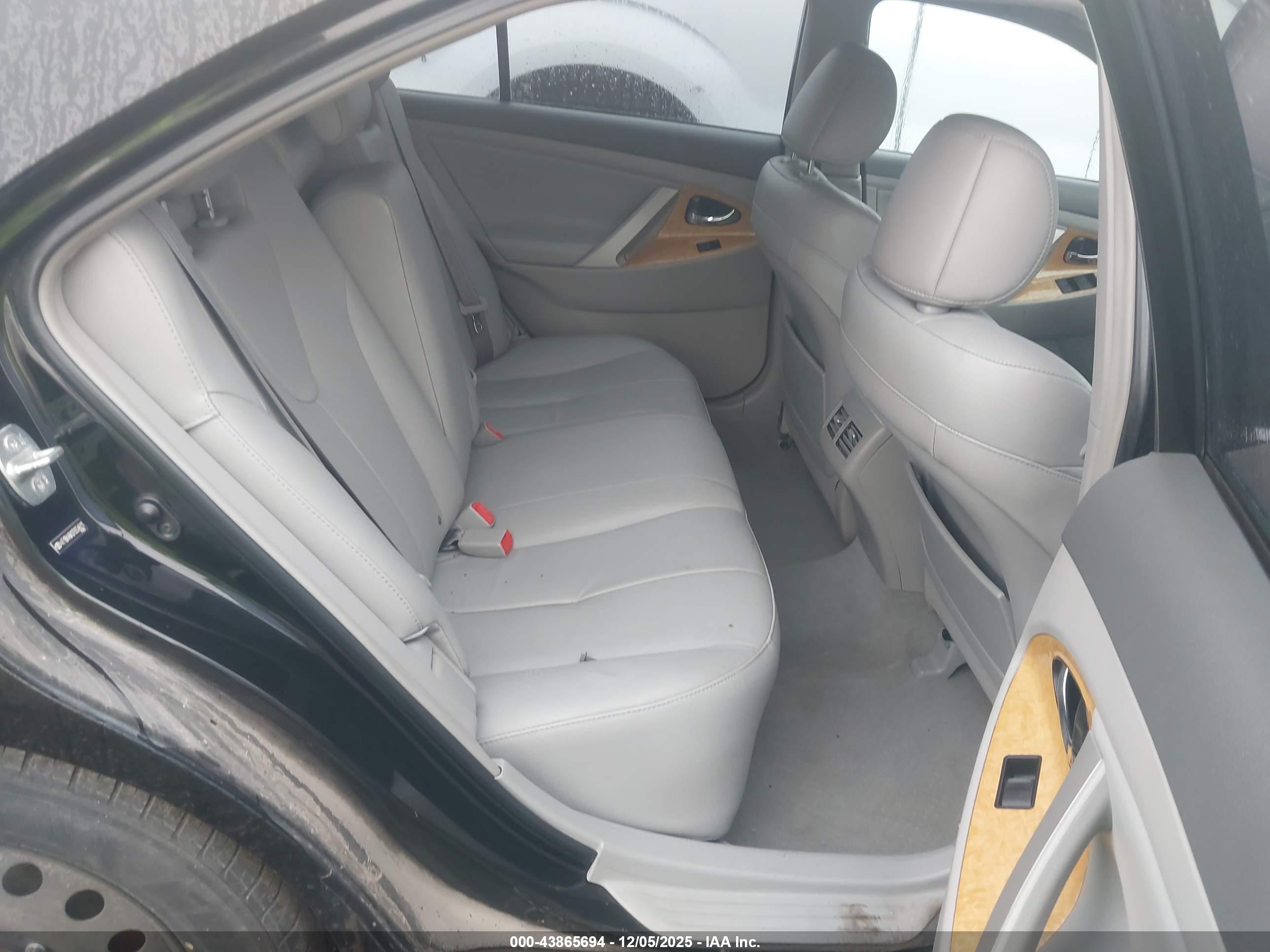 TOYOTA CAMRY image 8