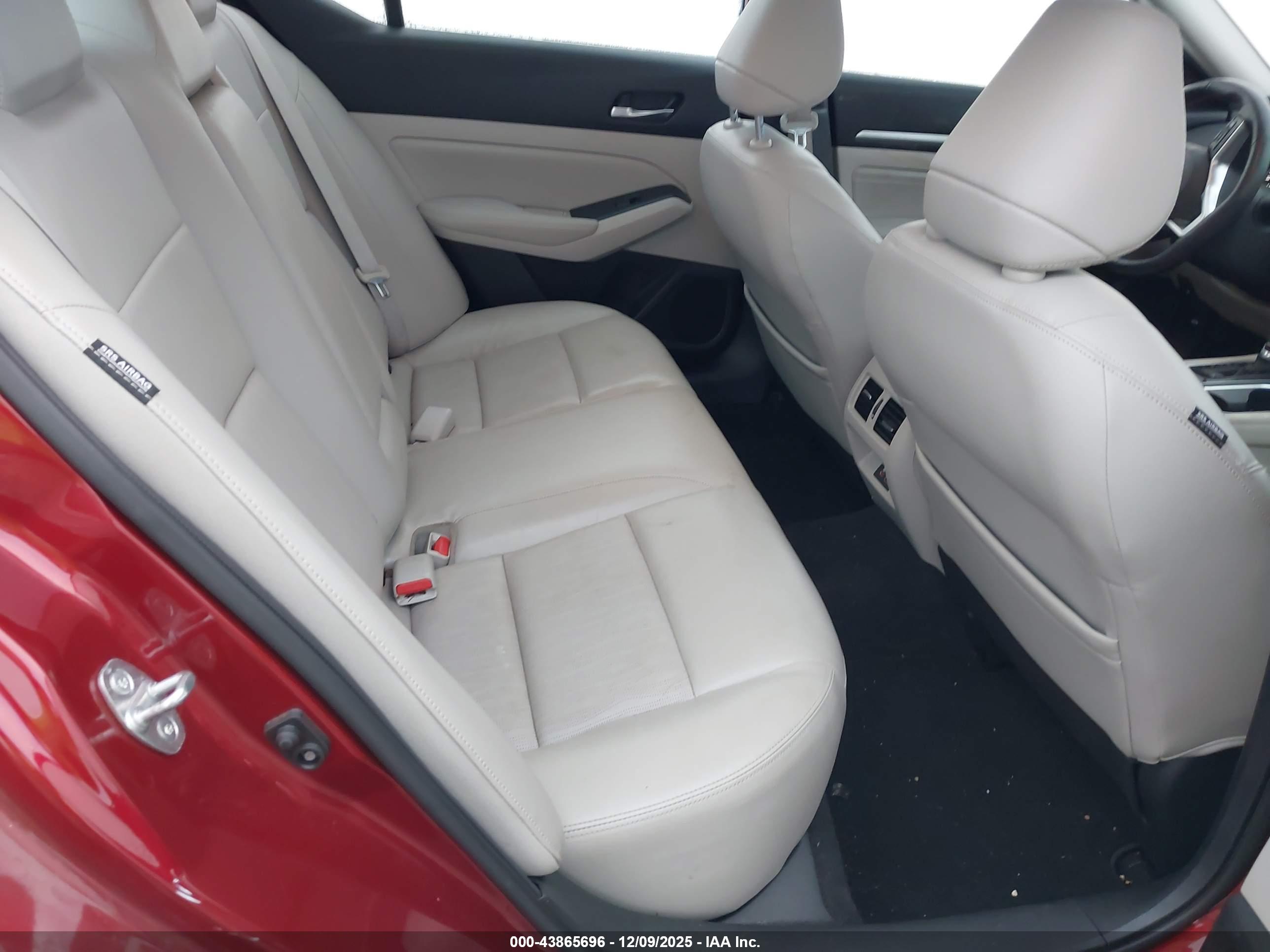 NISSAN ALTIMA image 8