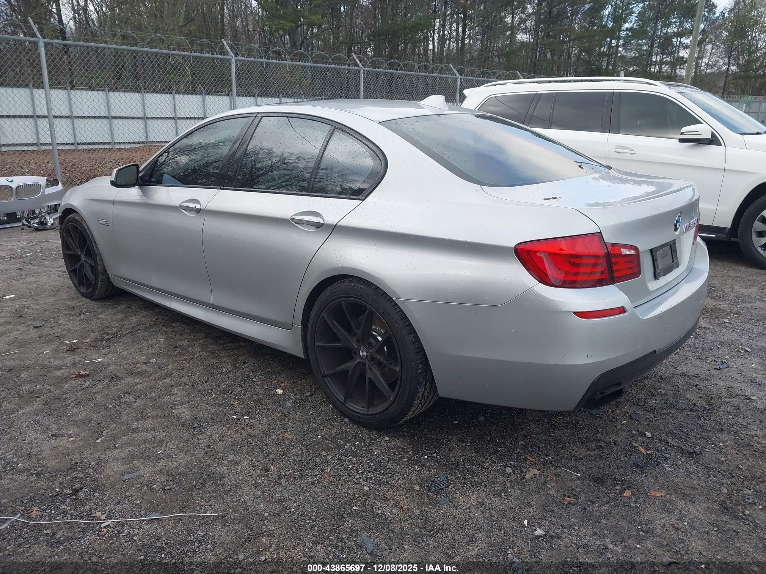 BMW 550I image 3