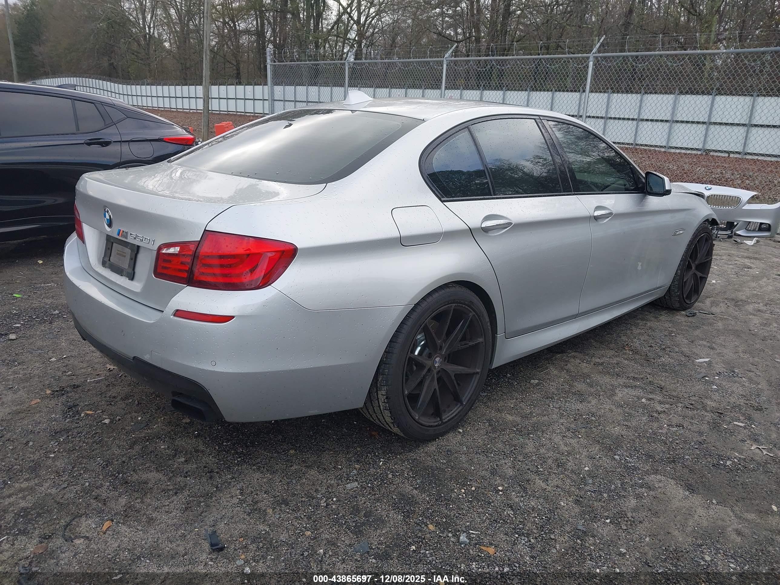 BMW 550I image 4