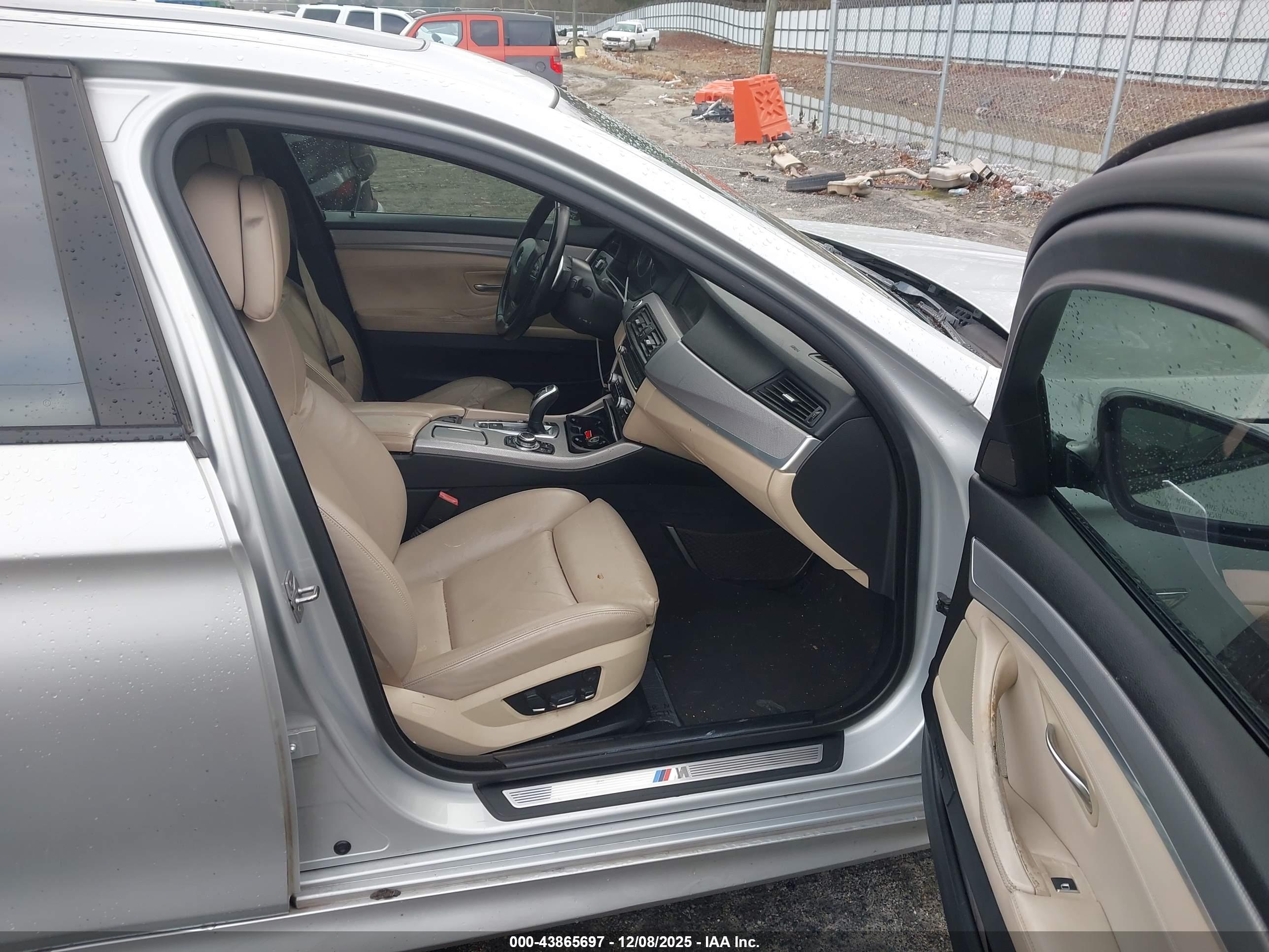 BMW 550I image 5