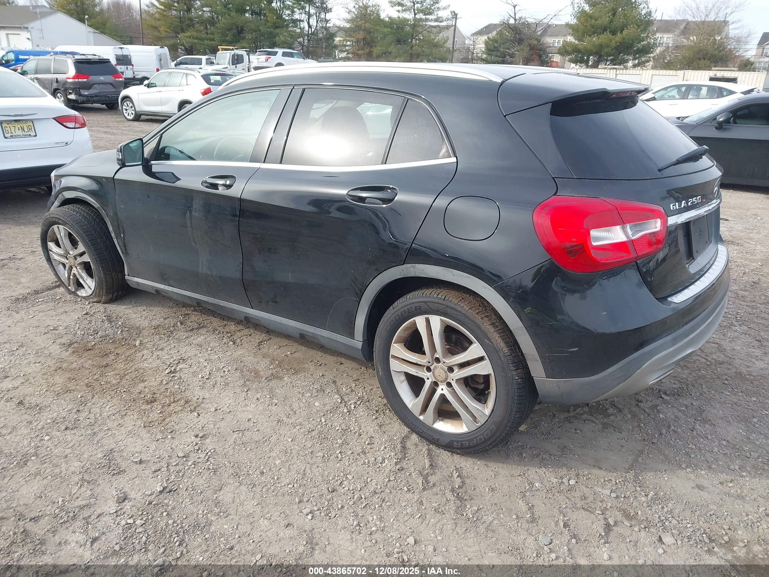 MERCEDES-BENZ GLA image 3