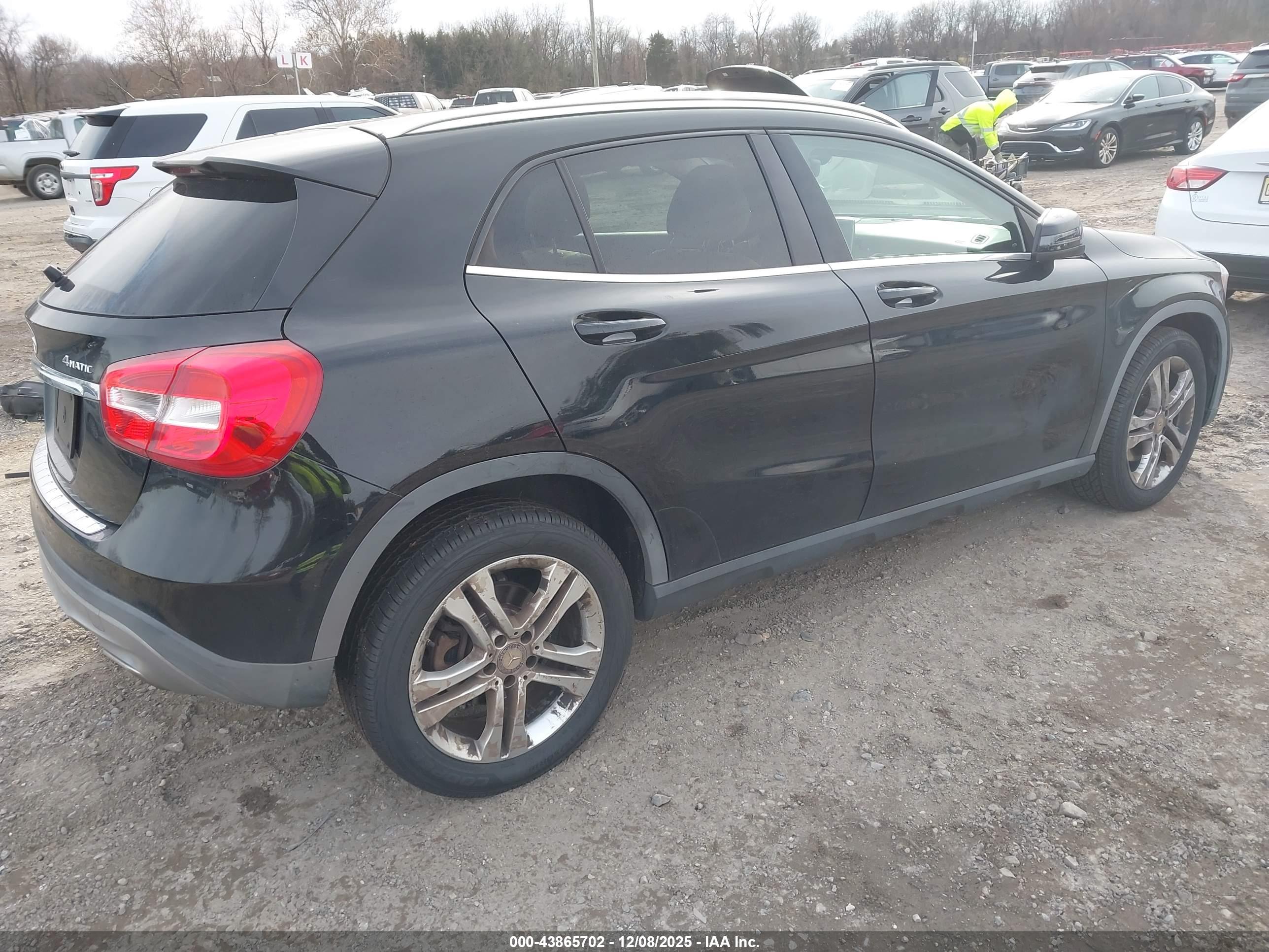 MERCEDES-BENZ GLA image 4