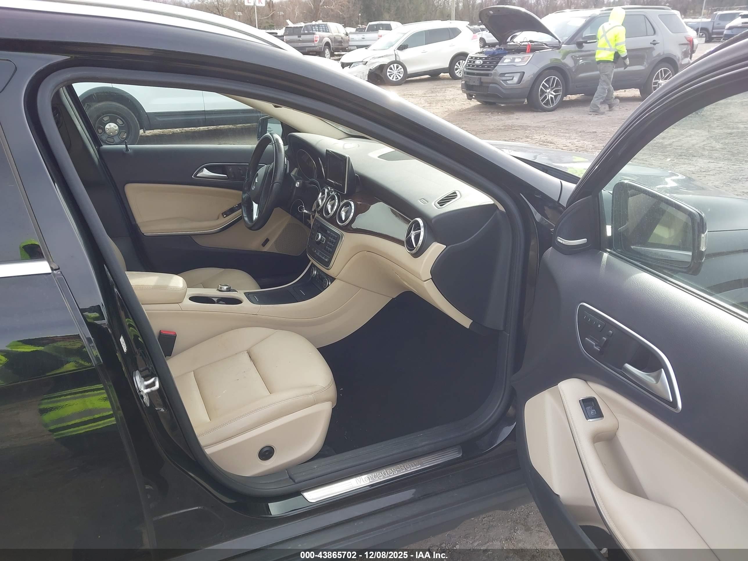 MERCEDES-BENZ GLA image 5