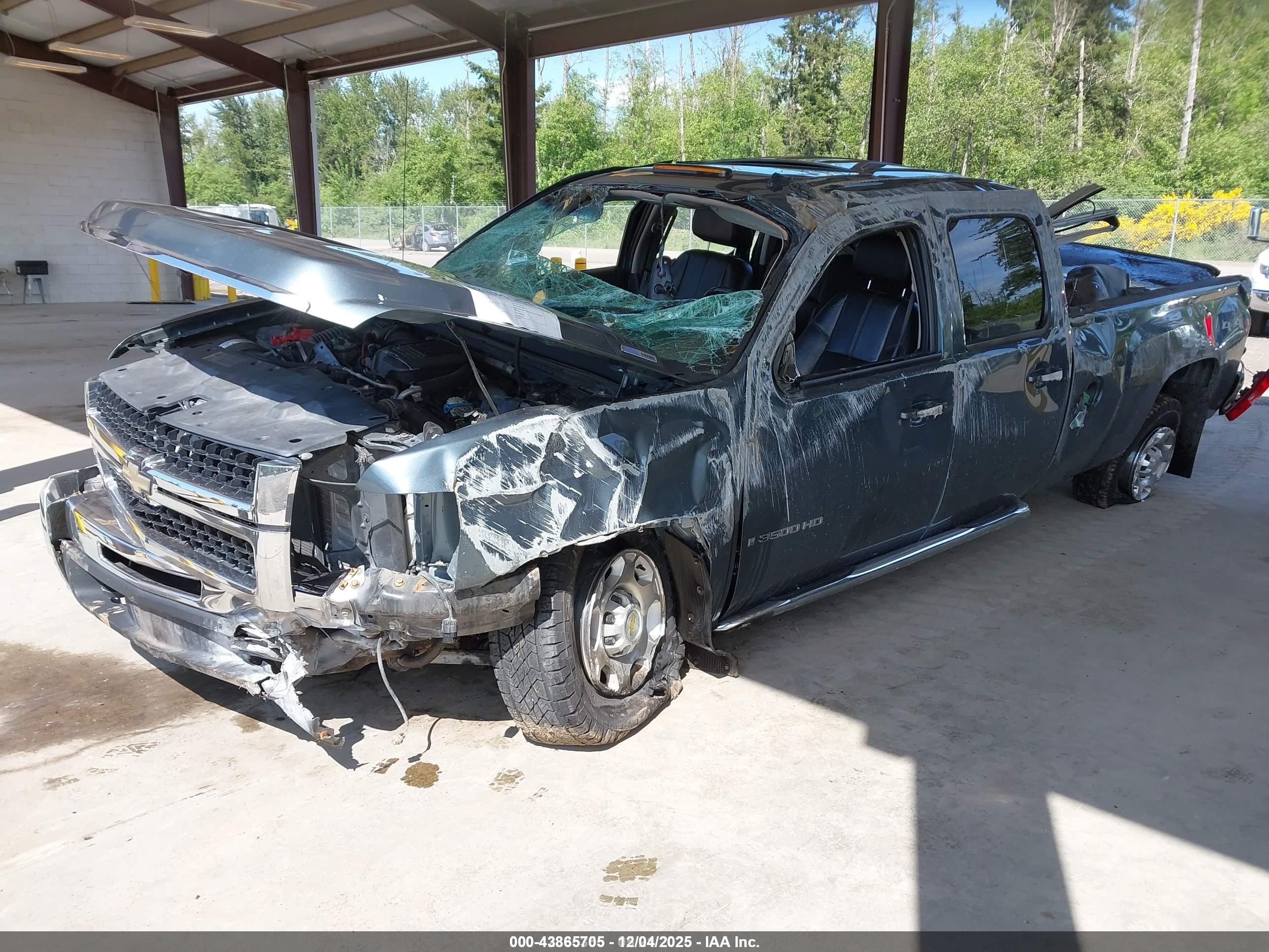 CHEVROLET SILVERADO image 2