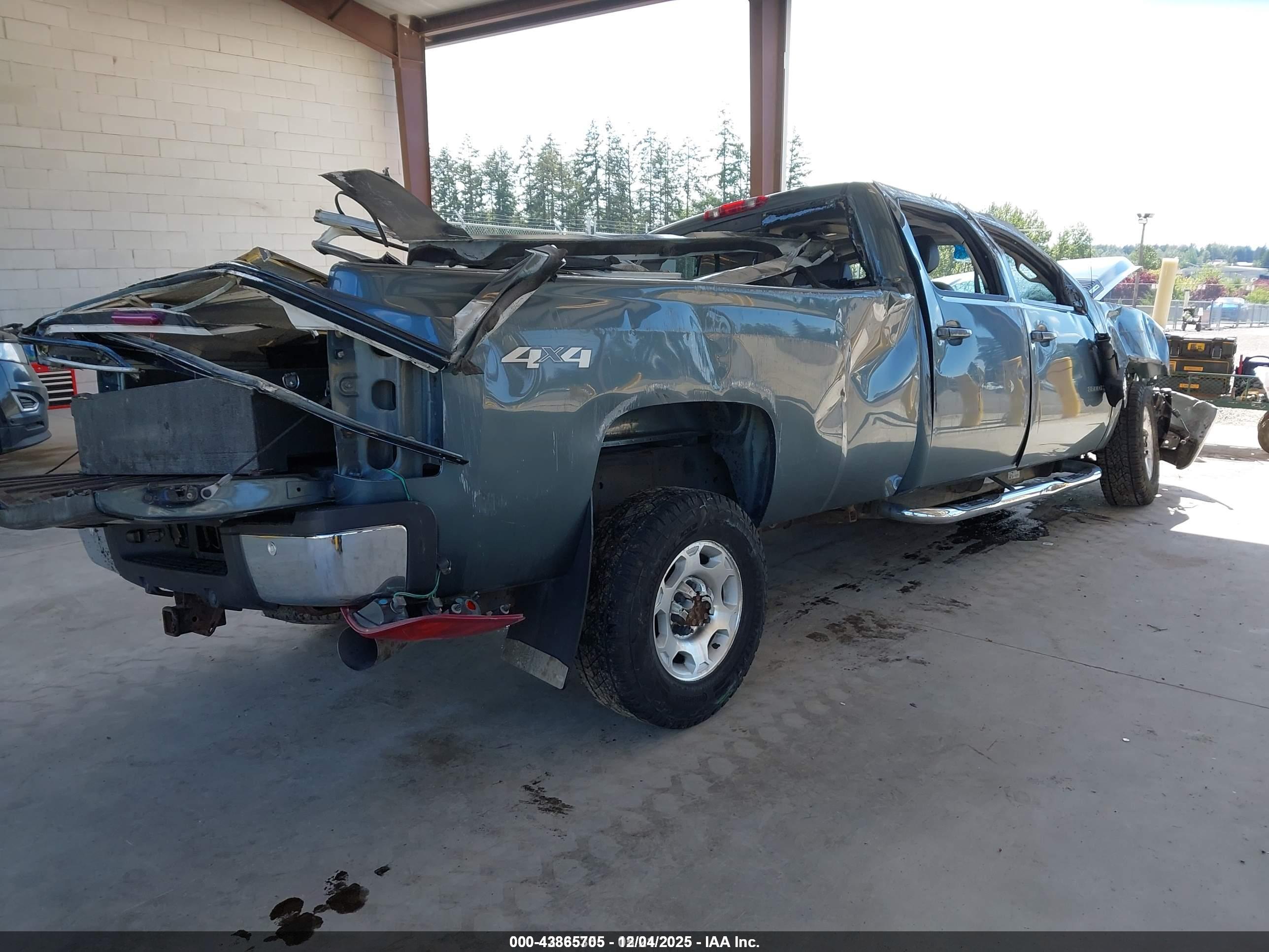CHEVROLET SILVERADO image 4