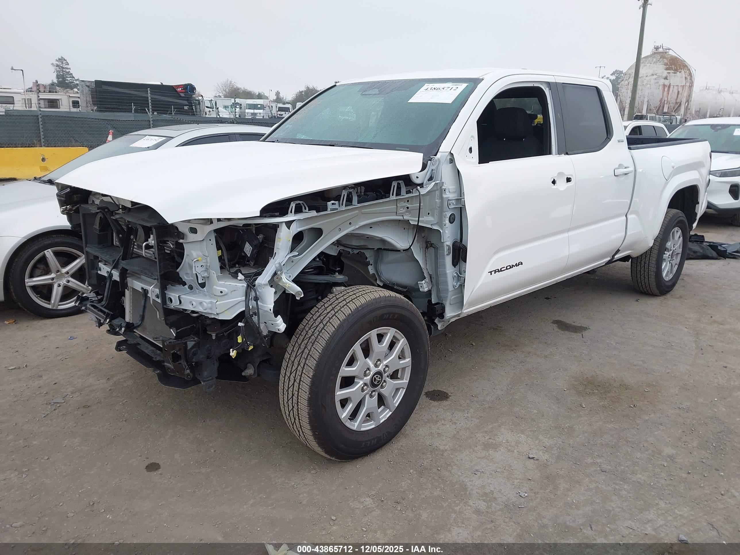 TOYOTA TACOMA image 2