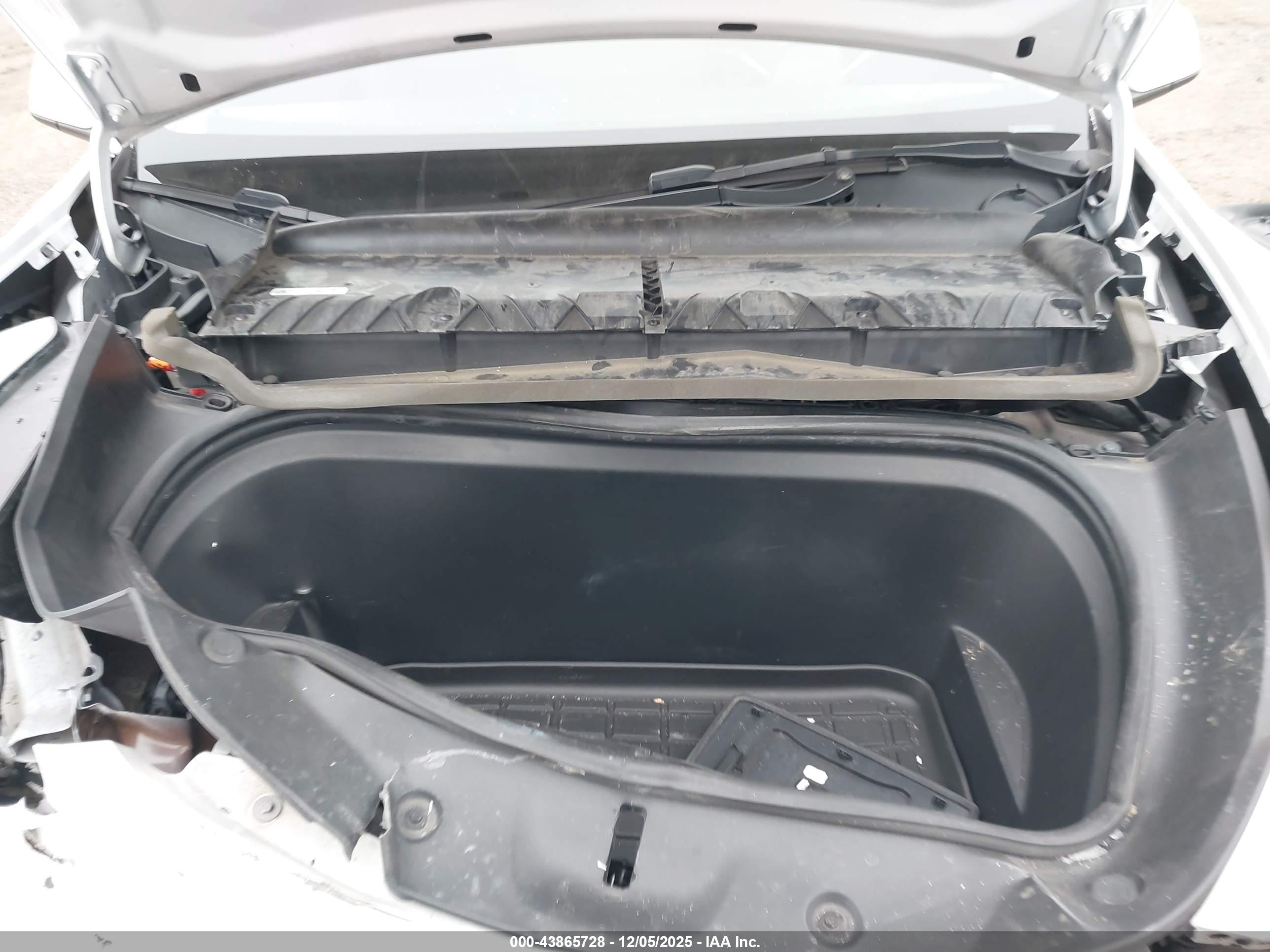 TESLA MODEL image 10