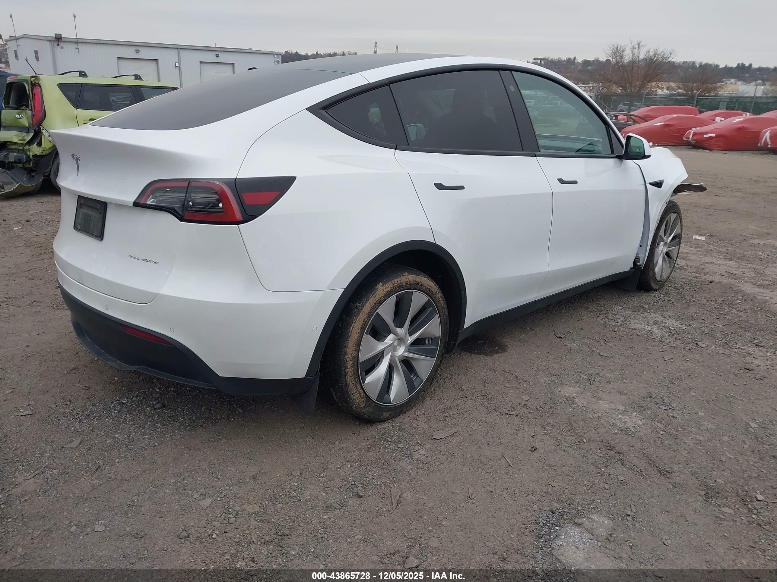 TESLA MODEL image 4