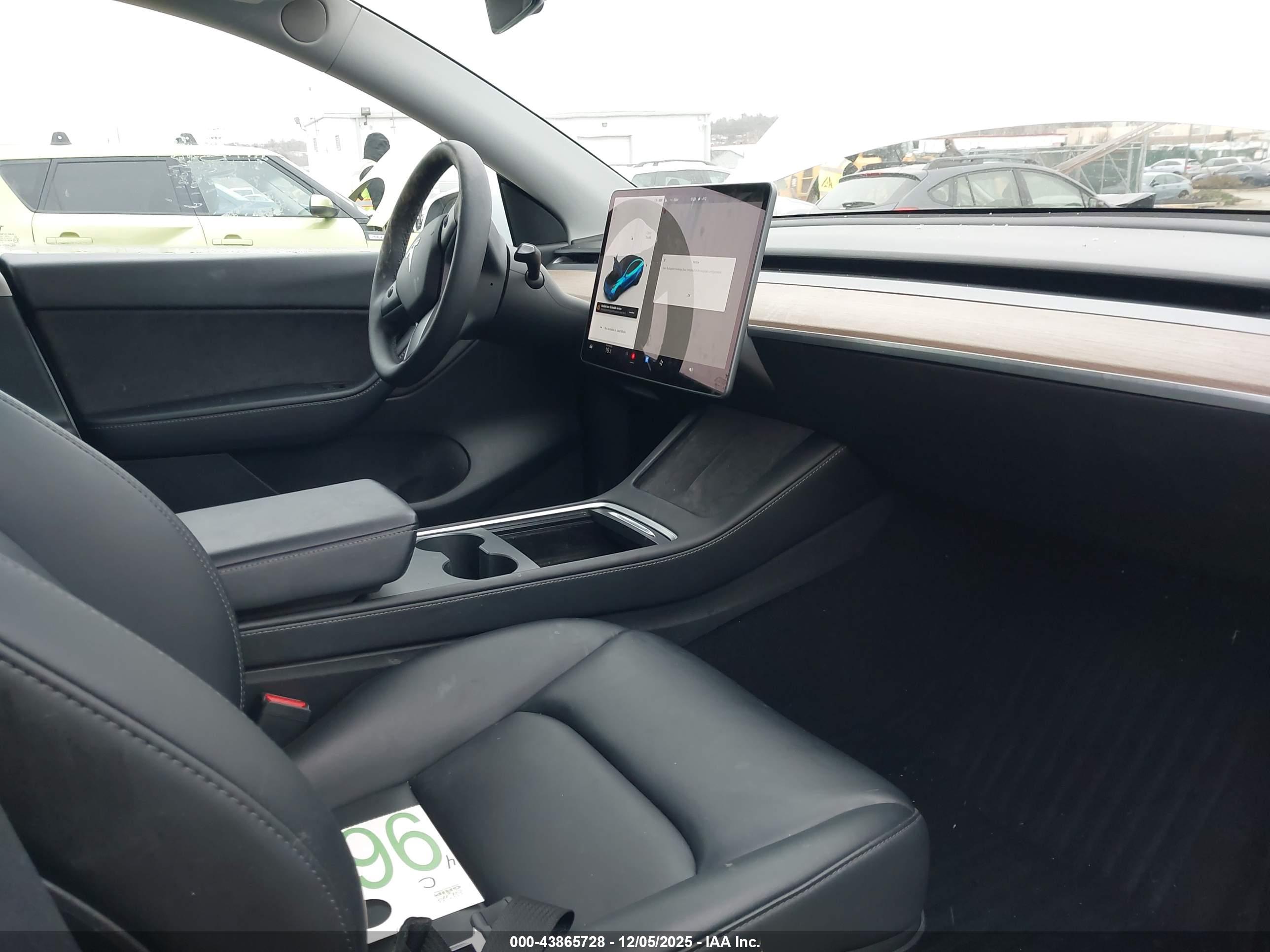 TESLA MODEL image 5