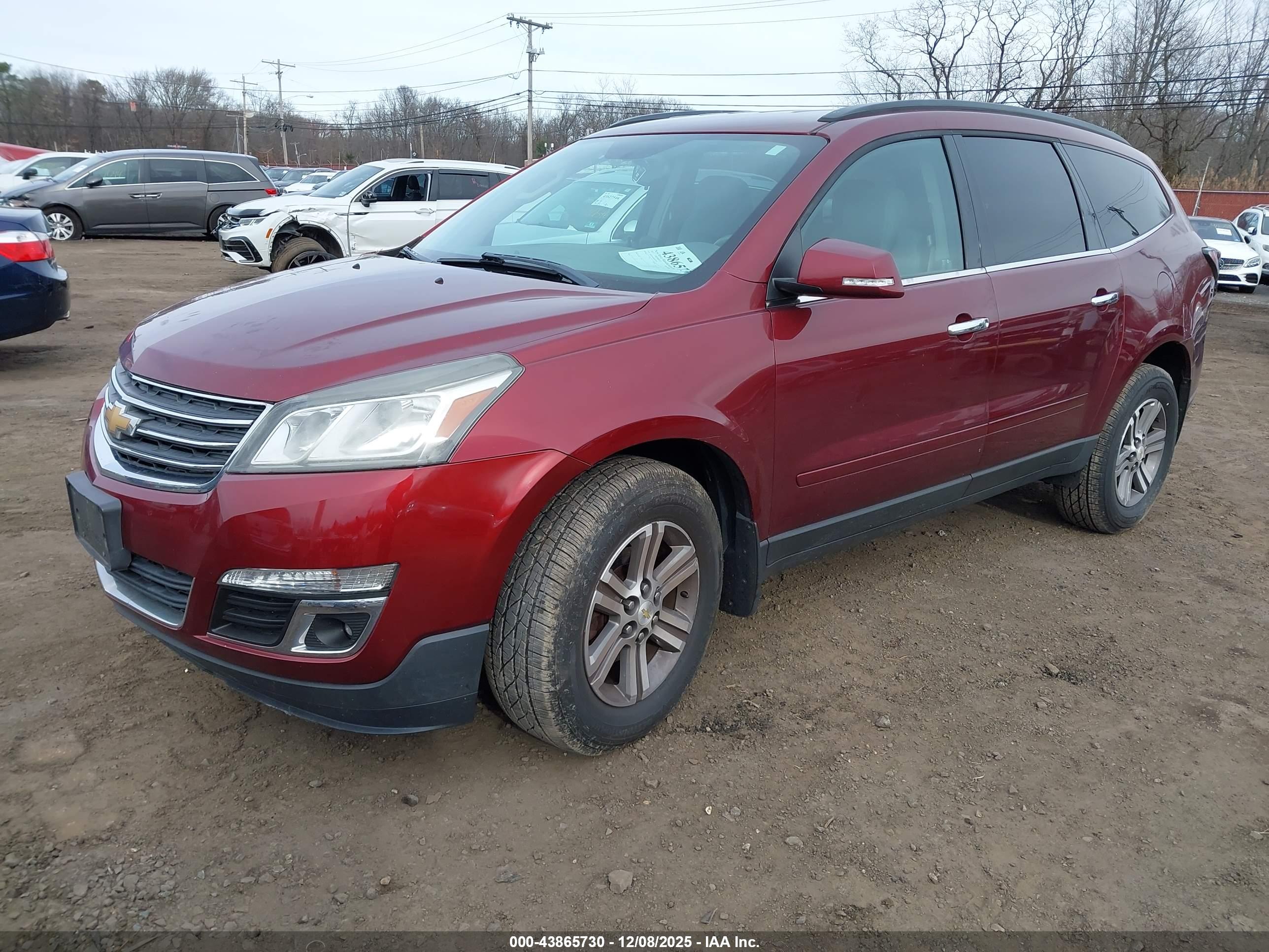 CHEVROLET TRAVERSE image 2