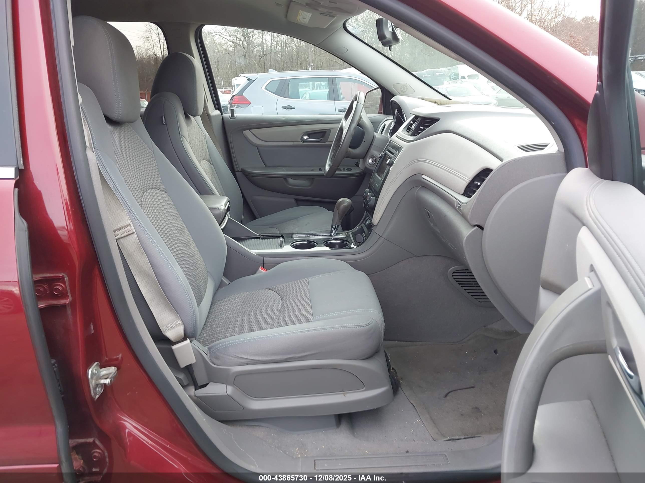 CHEVROLET TRAVERSE image 5